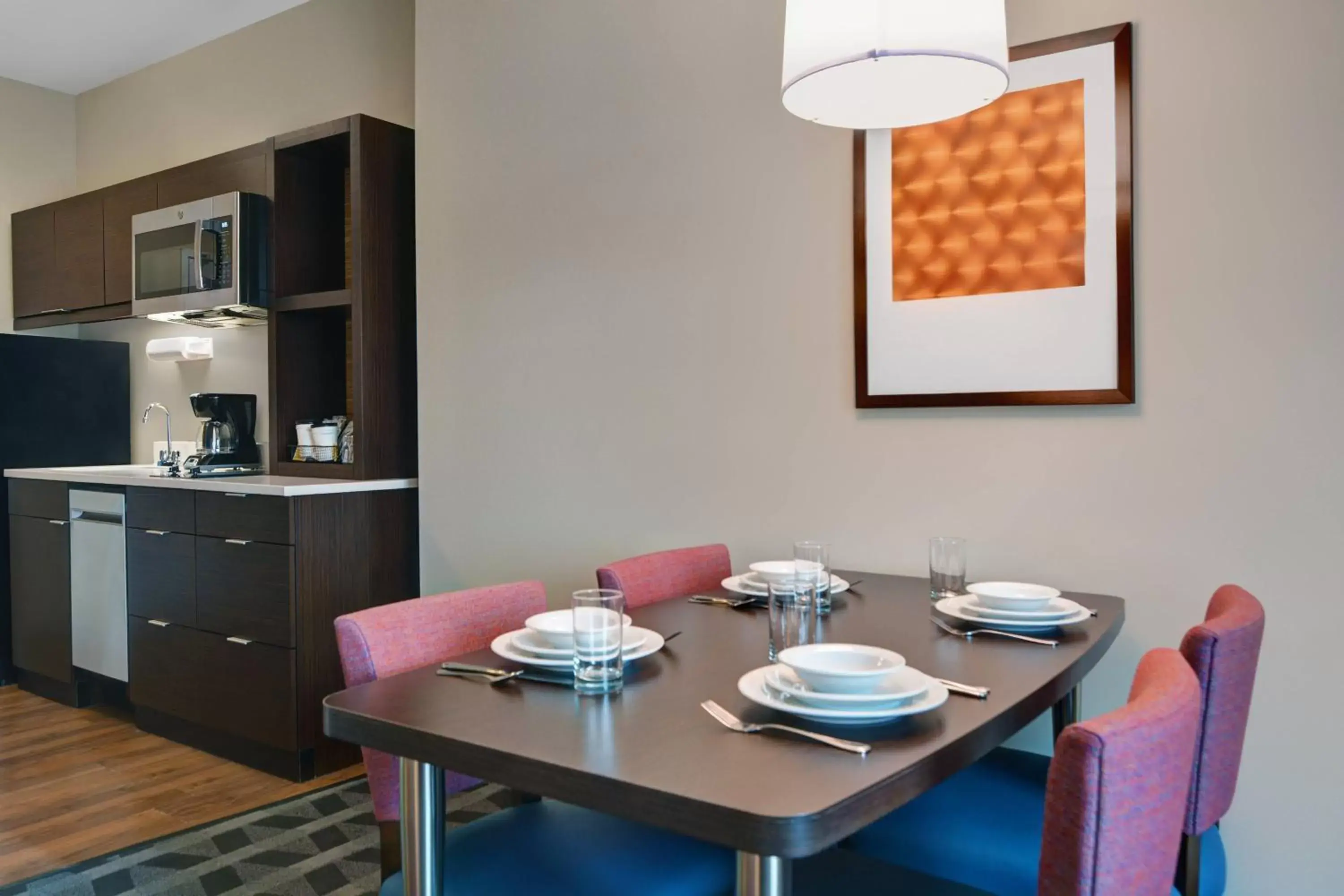 Photo of the whole room, Dining Area in TownePlace Suites by Marriott Indianapolis Downtown