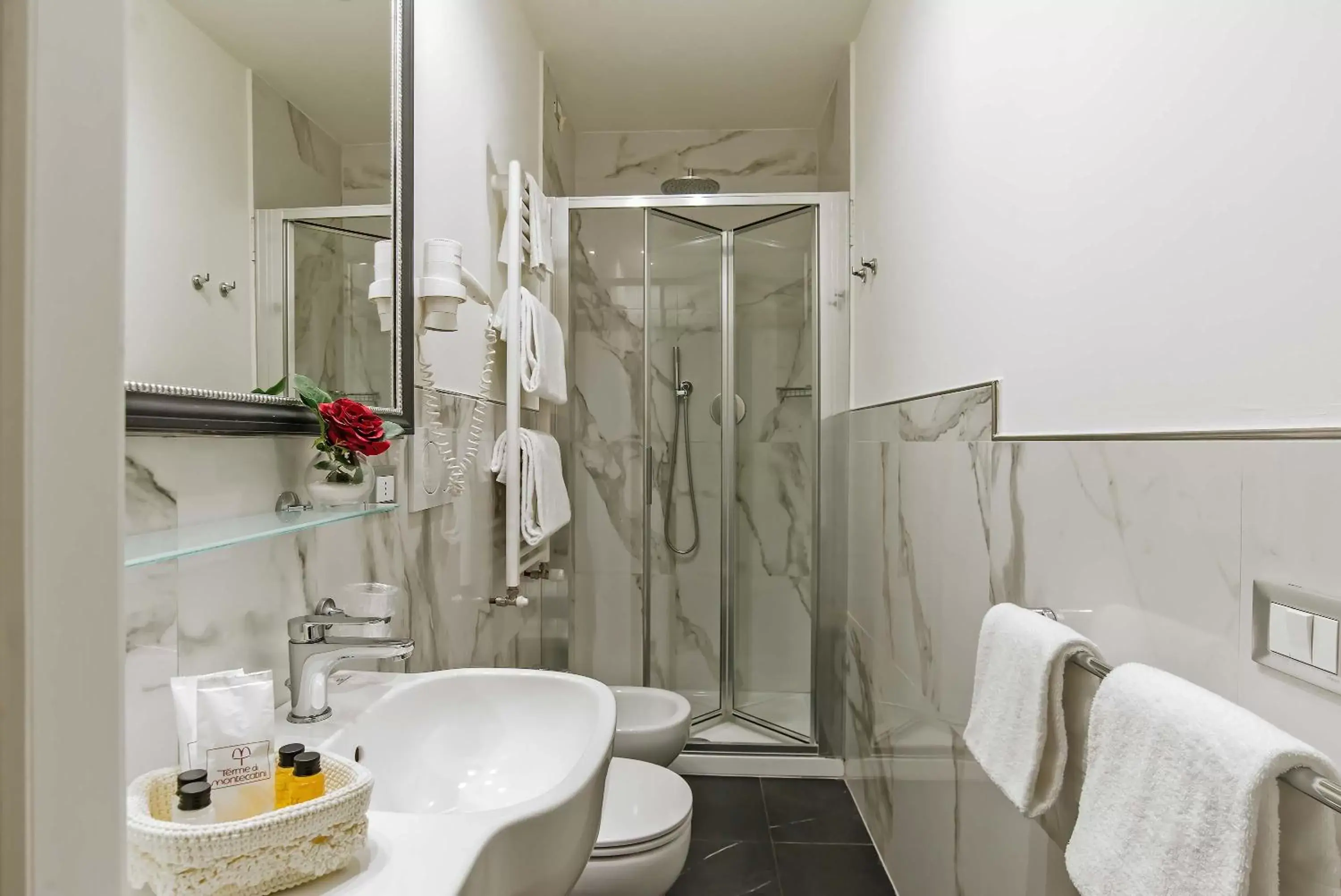 Bathroom in Hotel Accademia