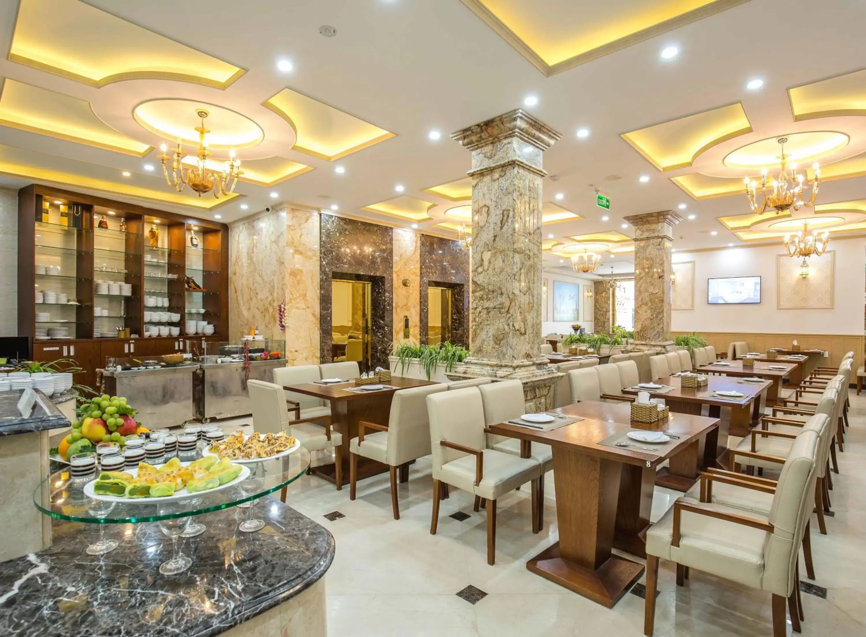 Buffet breakfast, Restaurant/Places to Eat in Roy Dala Hotel