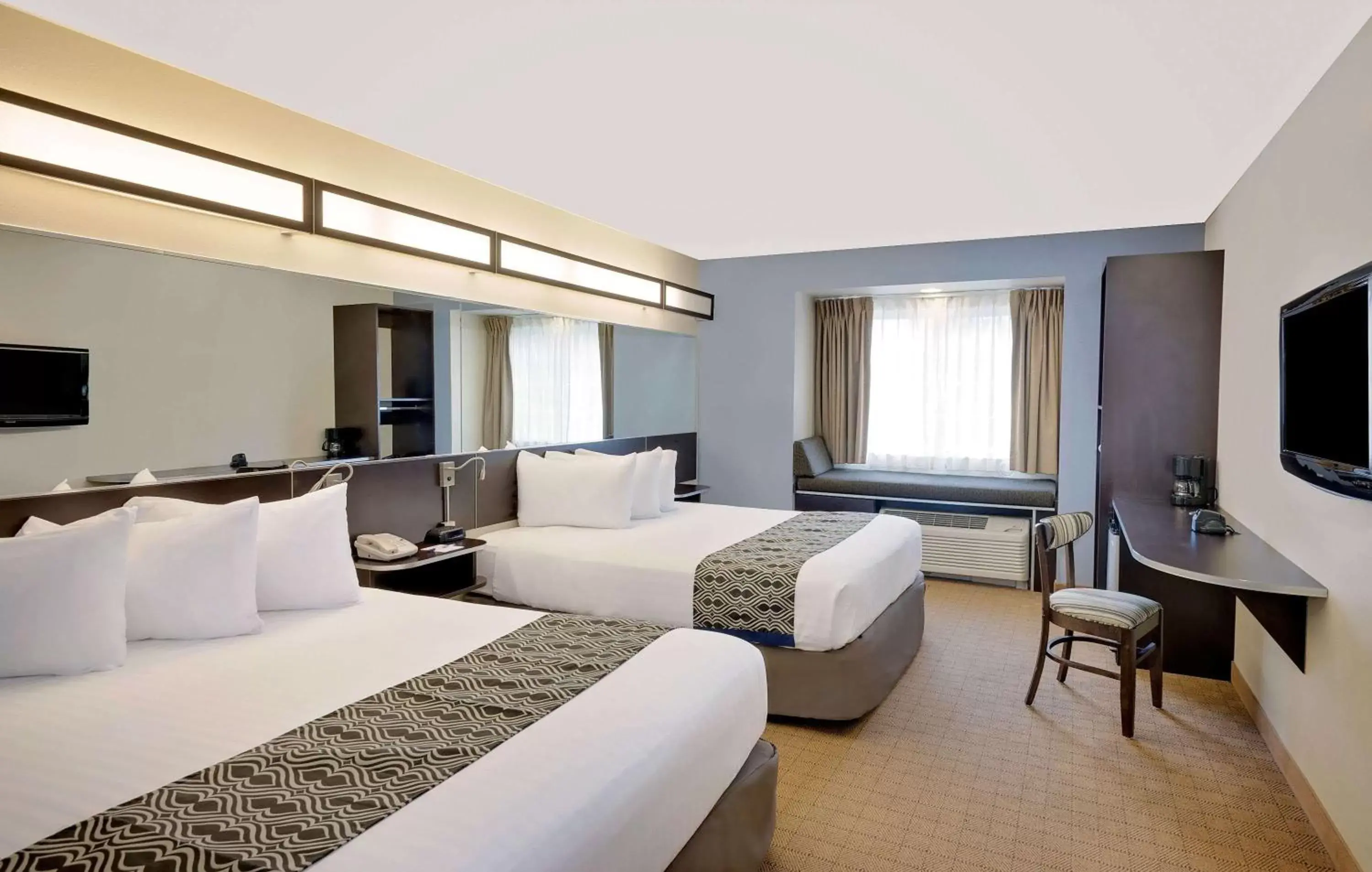 Photo of the whole room, Bed in Microtel Inn and Suites by Wyndham - Geneva