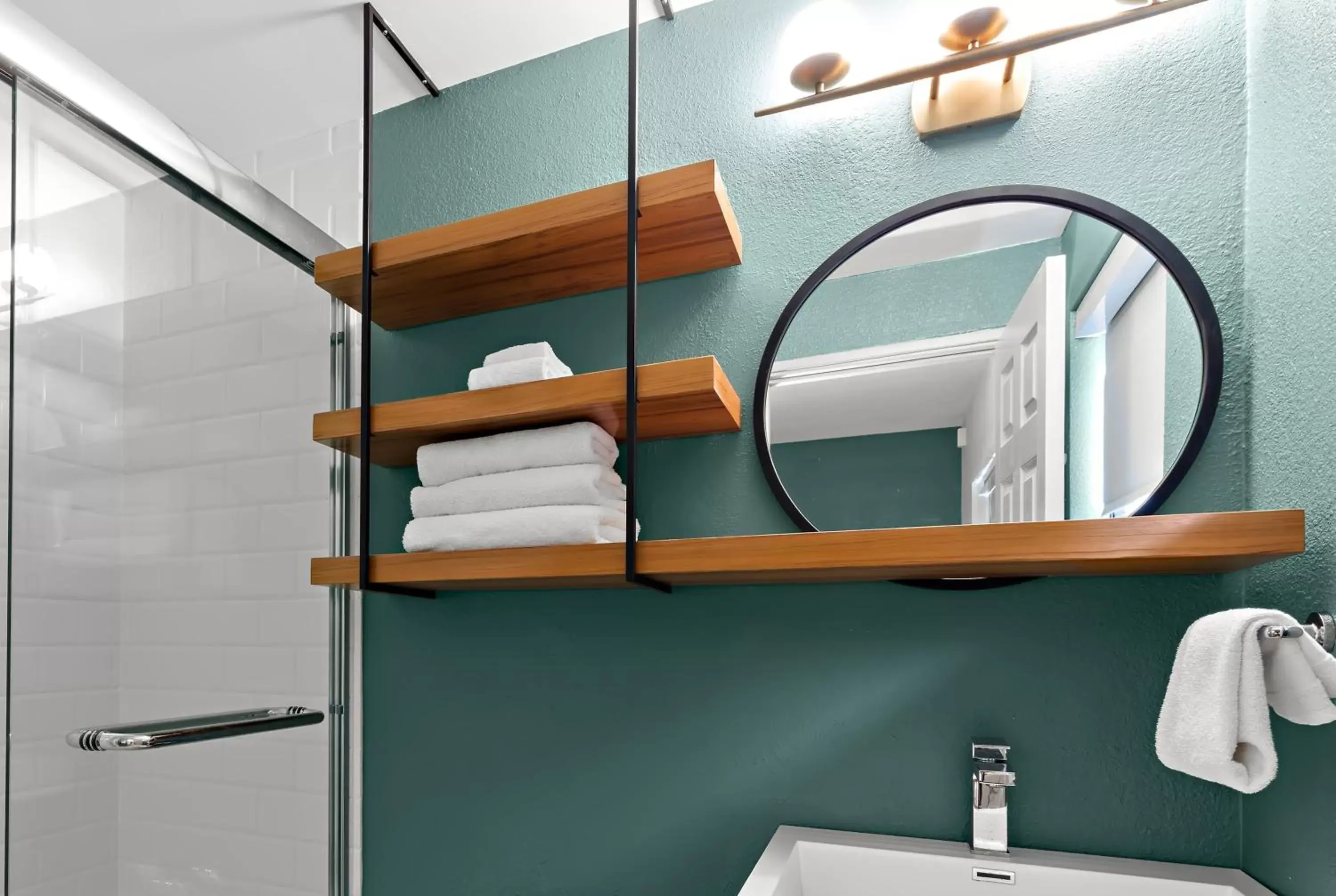 Queen Room with Two Queen Beds - Disability Access in The Beachcomber St. Pete Beach Resort & Hotel Queen Room with Two Queen Beds - Disability Access in The Beachcomber St. Pete Beach Resort & Hotel