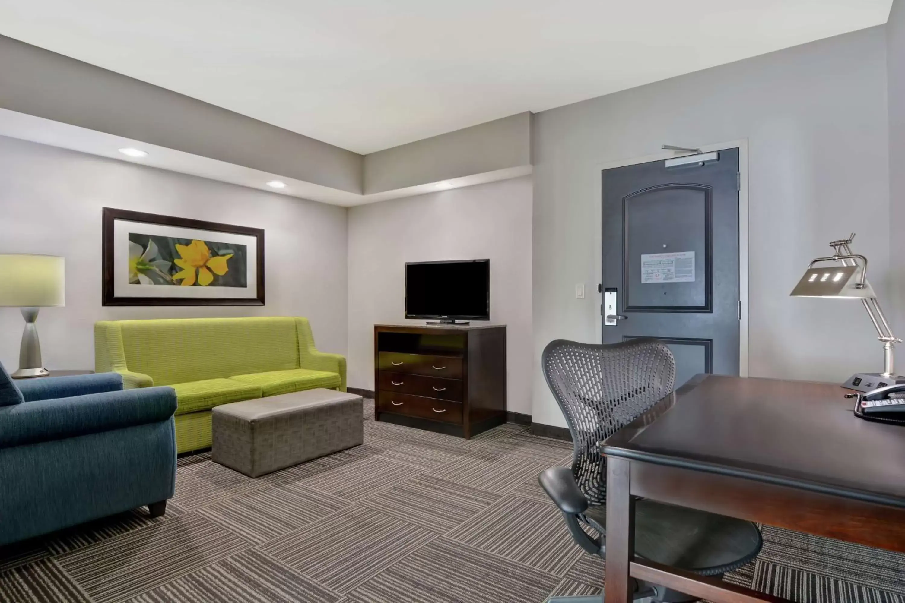 Bedroom, Seating Area in Hilton Garden Inn and Fayetteville Convention Center