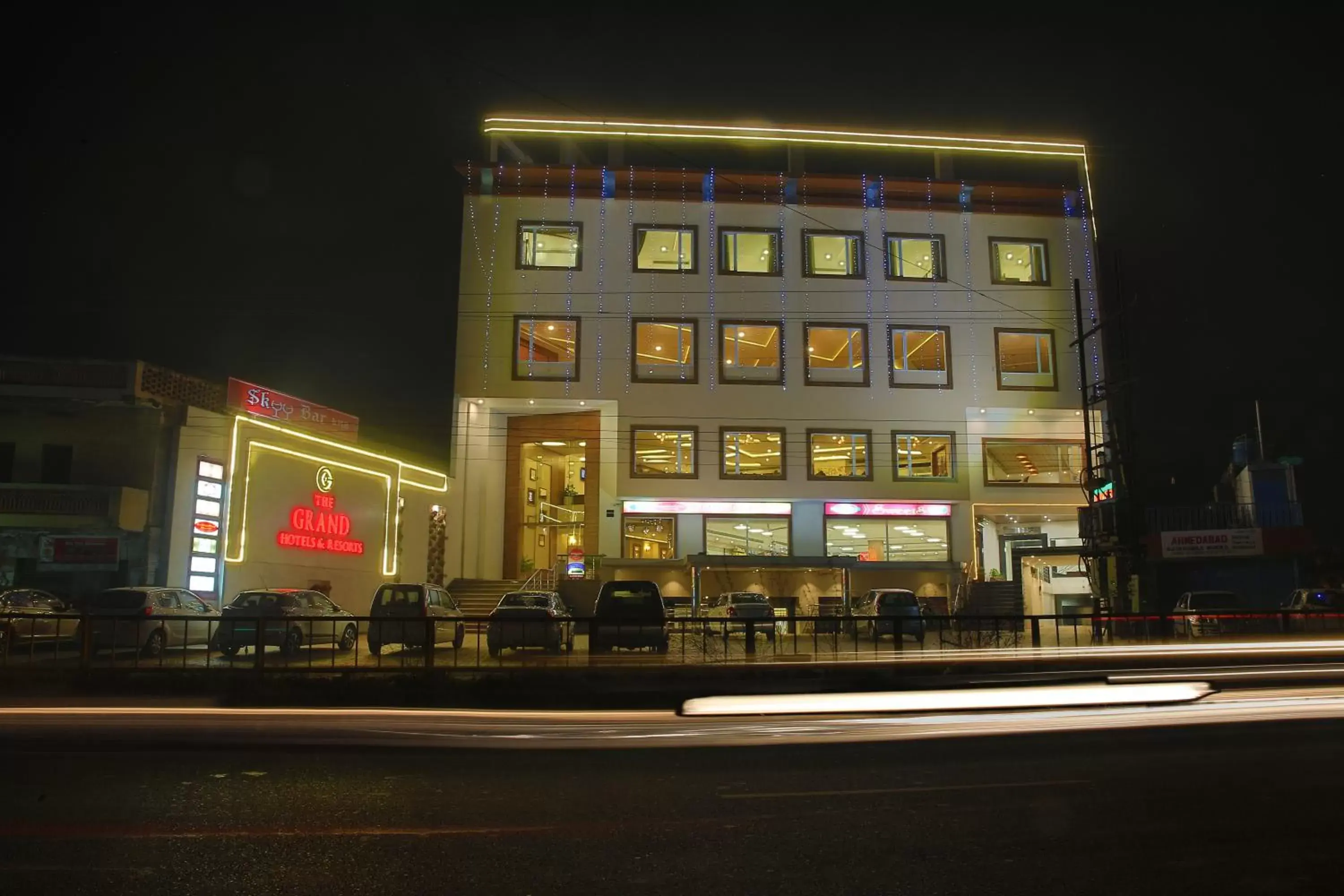 Property building in Grand Hotel Nawanshahr Property building in Grand Hotel Nawanshahr