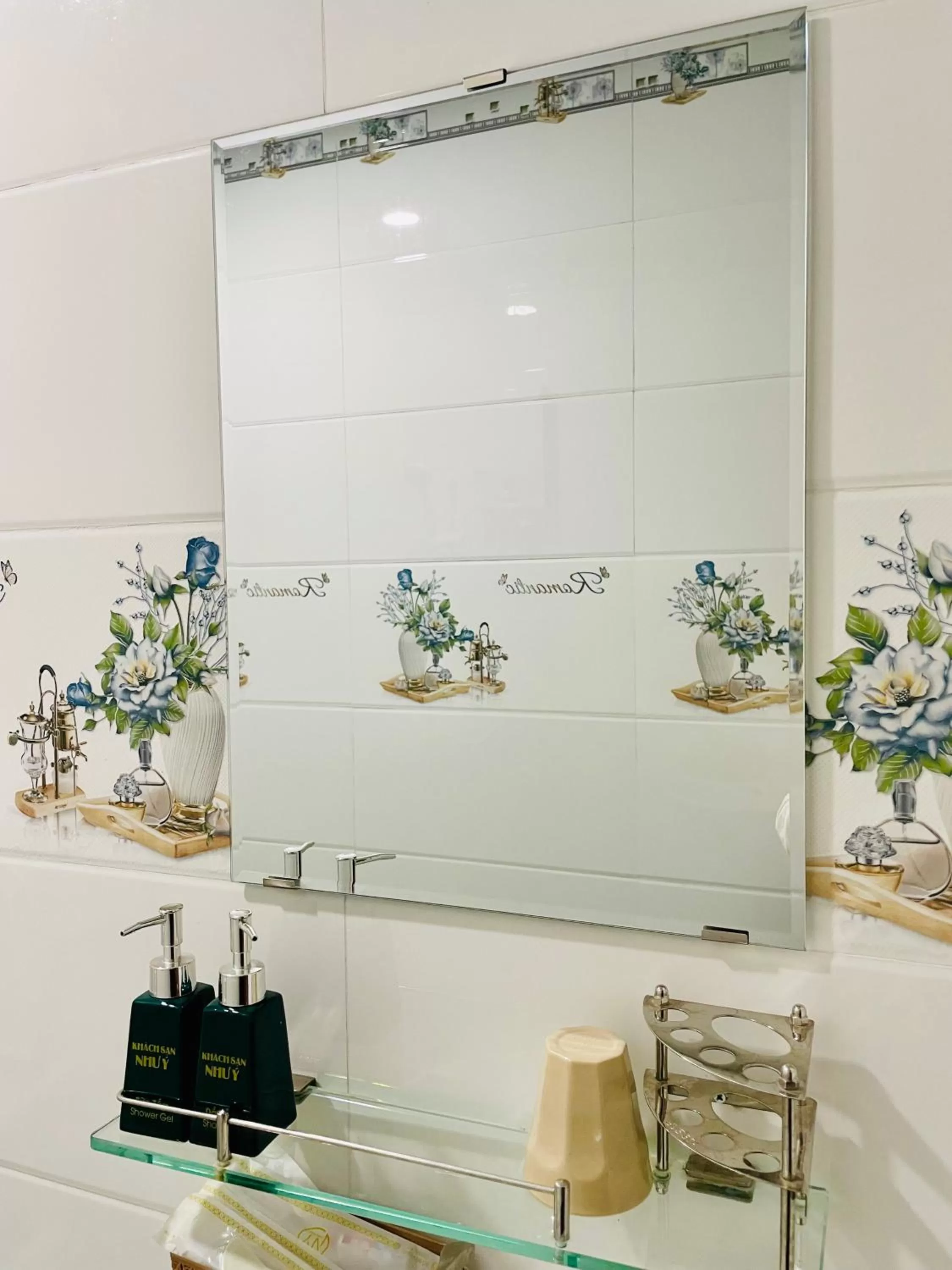 Bathroom in Nhu Y Hotel