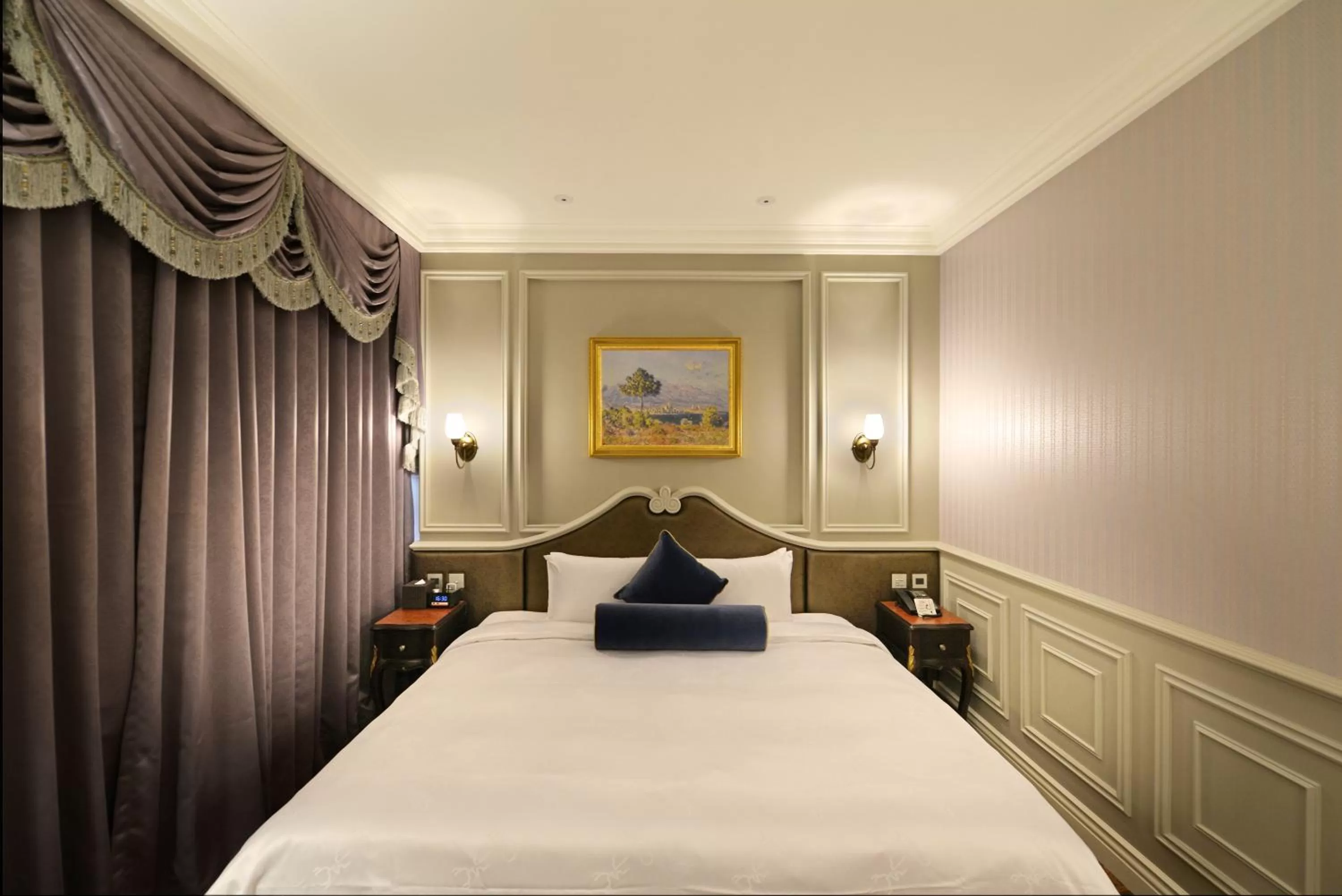 Photo of the whole room, Bed in Golden Tulip RS Boutique Hotel-Tainan
