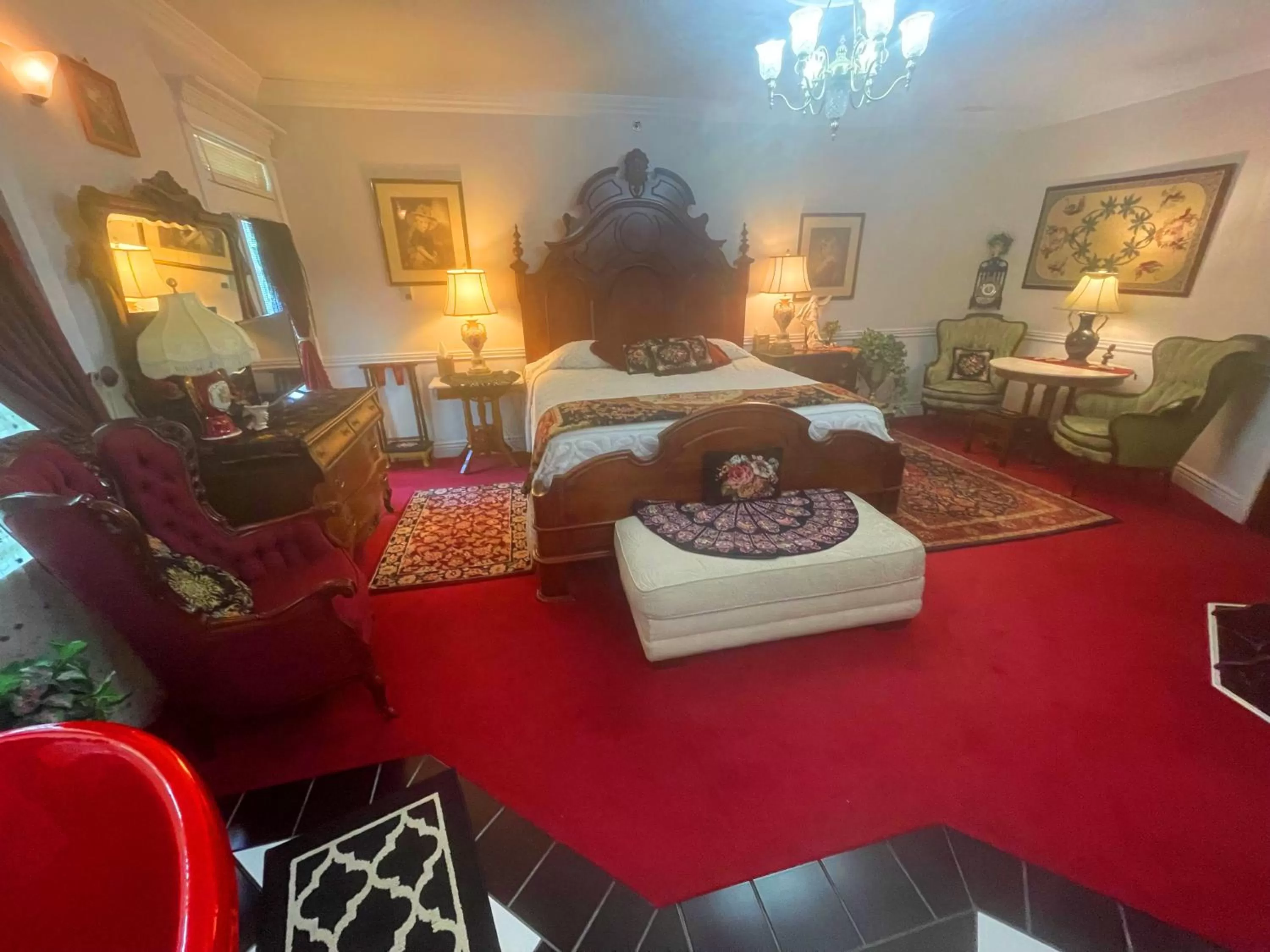 Bedroom in Big Yellow Inn