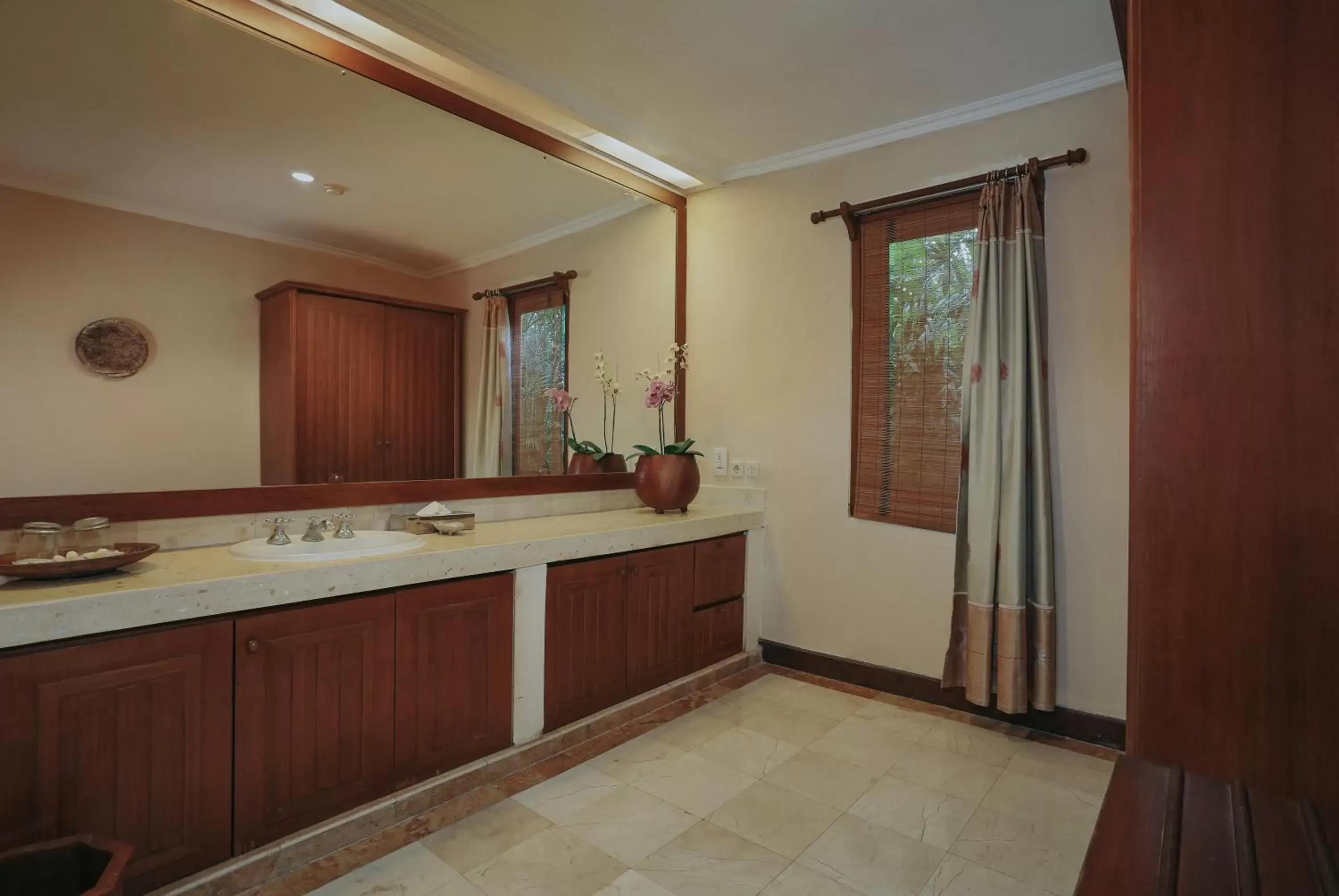 Bathroom in Parigata Villas Resort