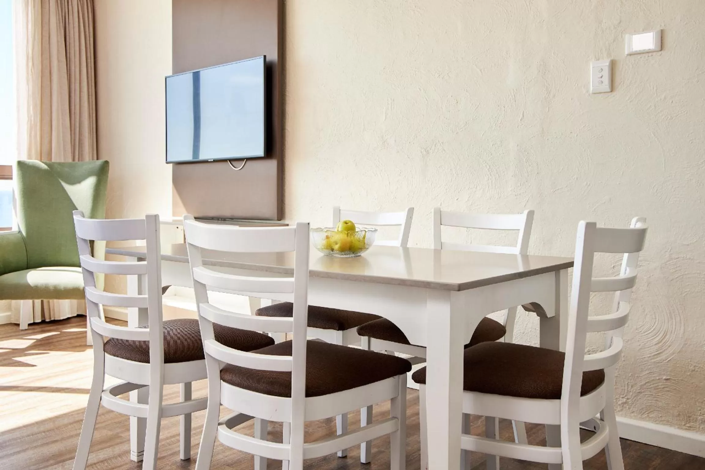 TV and multimedia in First Group Breakers Resort - Official