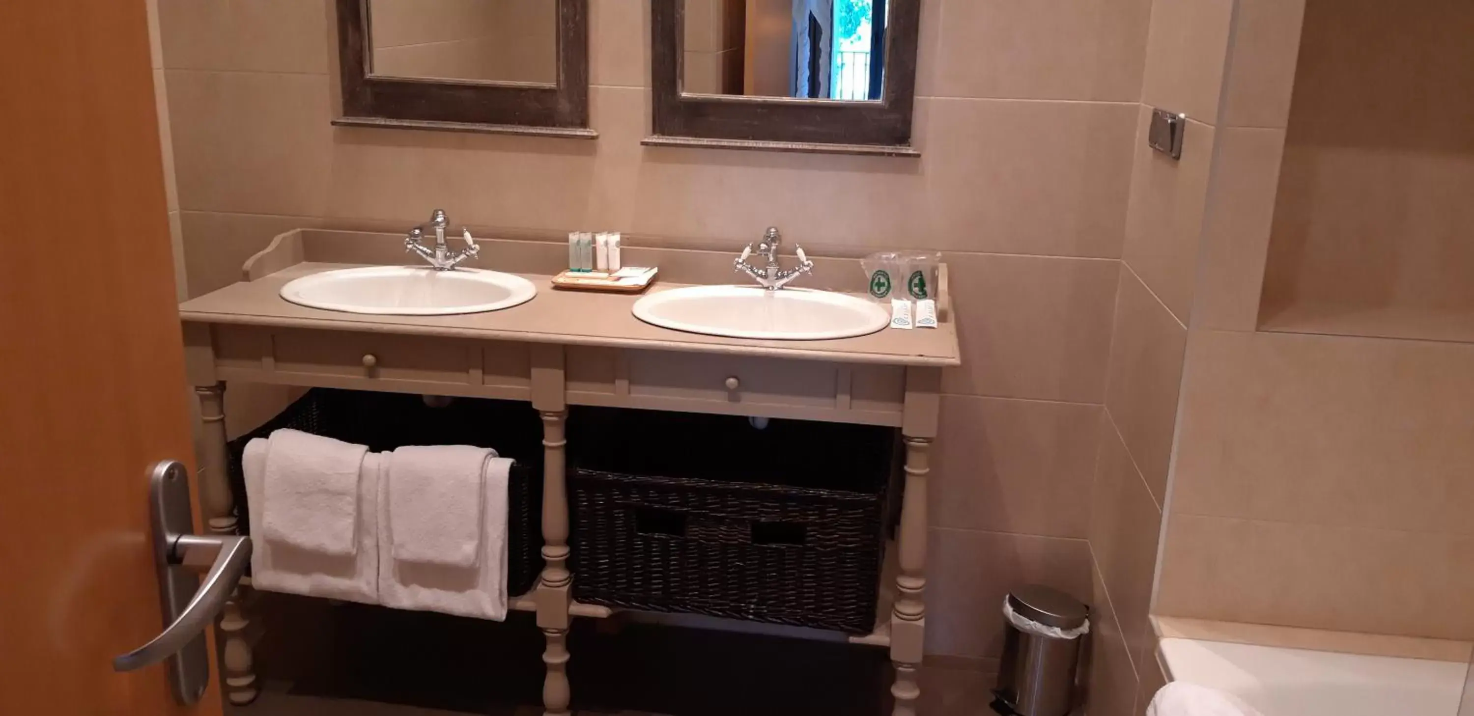 Bathroom in Hotel Villa Marcilla