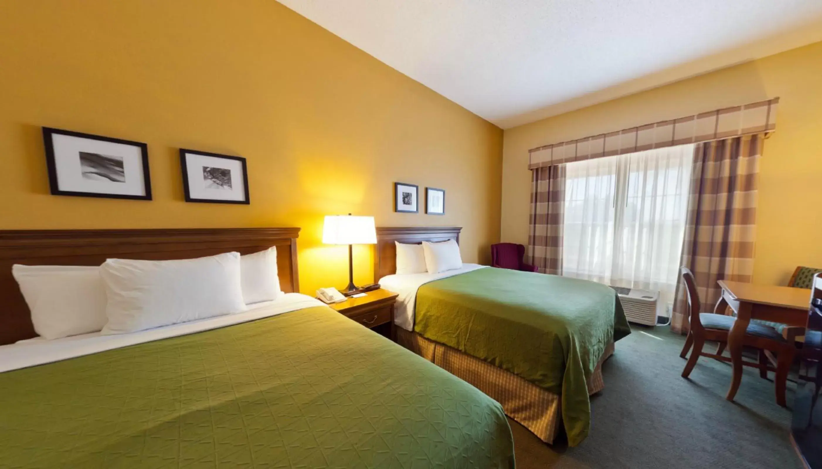 Bed in Country Inn & Suites by Radisson, Salina, KS