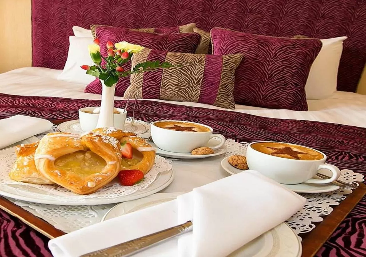 Food close-up, Bed in Hotel Miramar