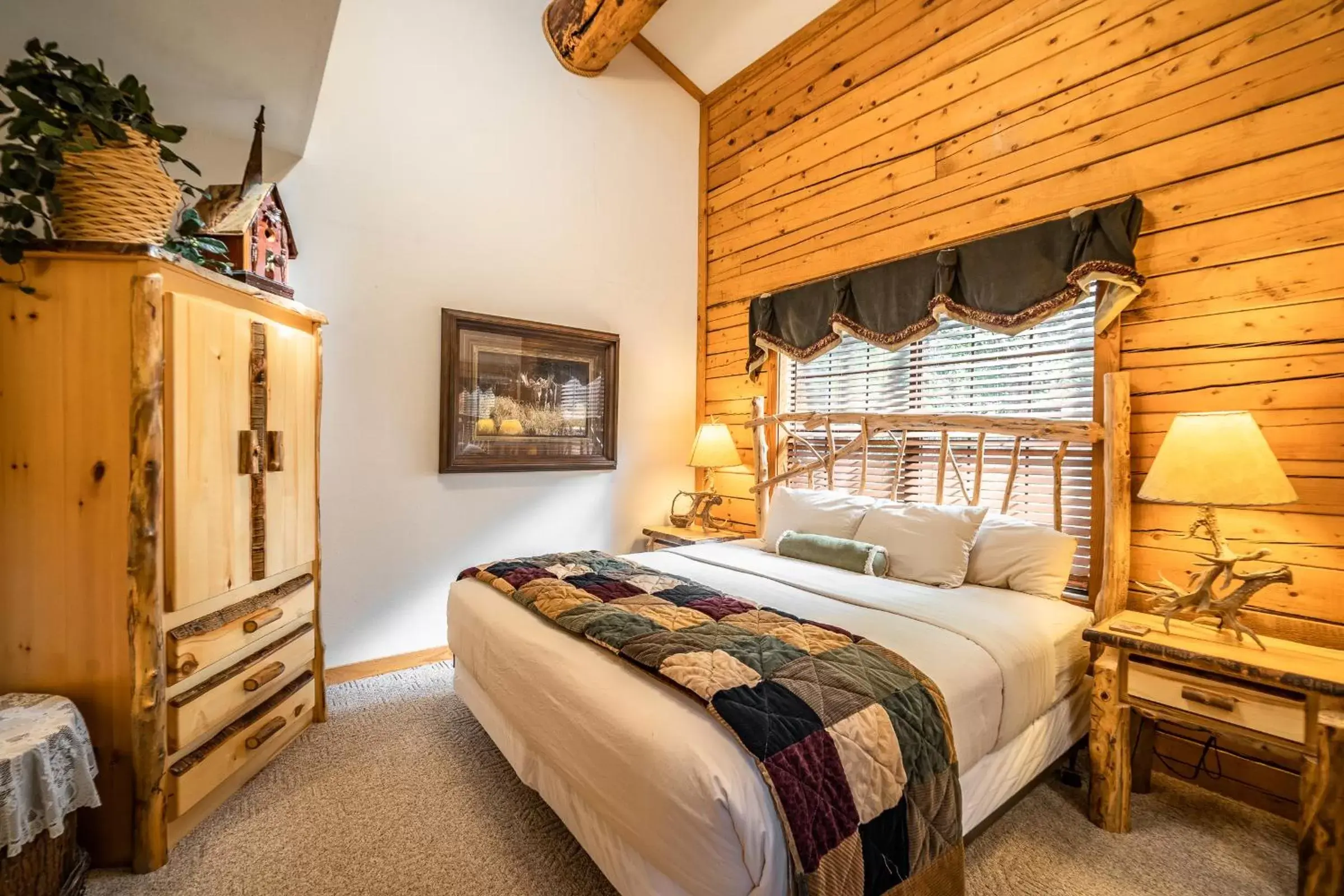 Bedroom, Bed in Cabins at Grand Mountain