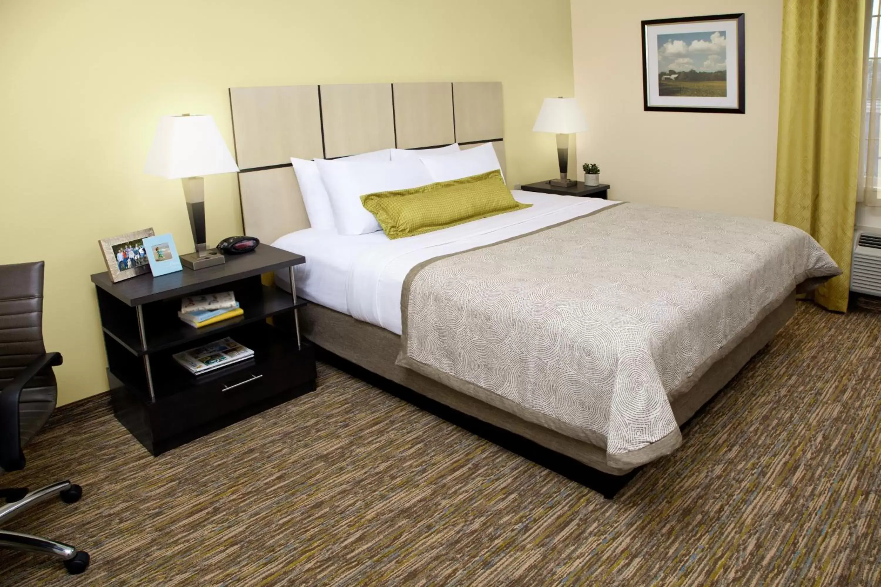 Photo of the whole room, Bed in Candlewood Suites - Chester - Philadelphia, an IHG Hotel