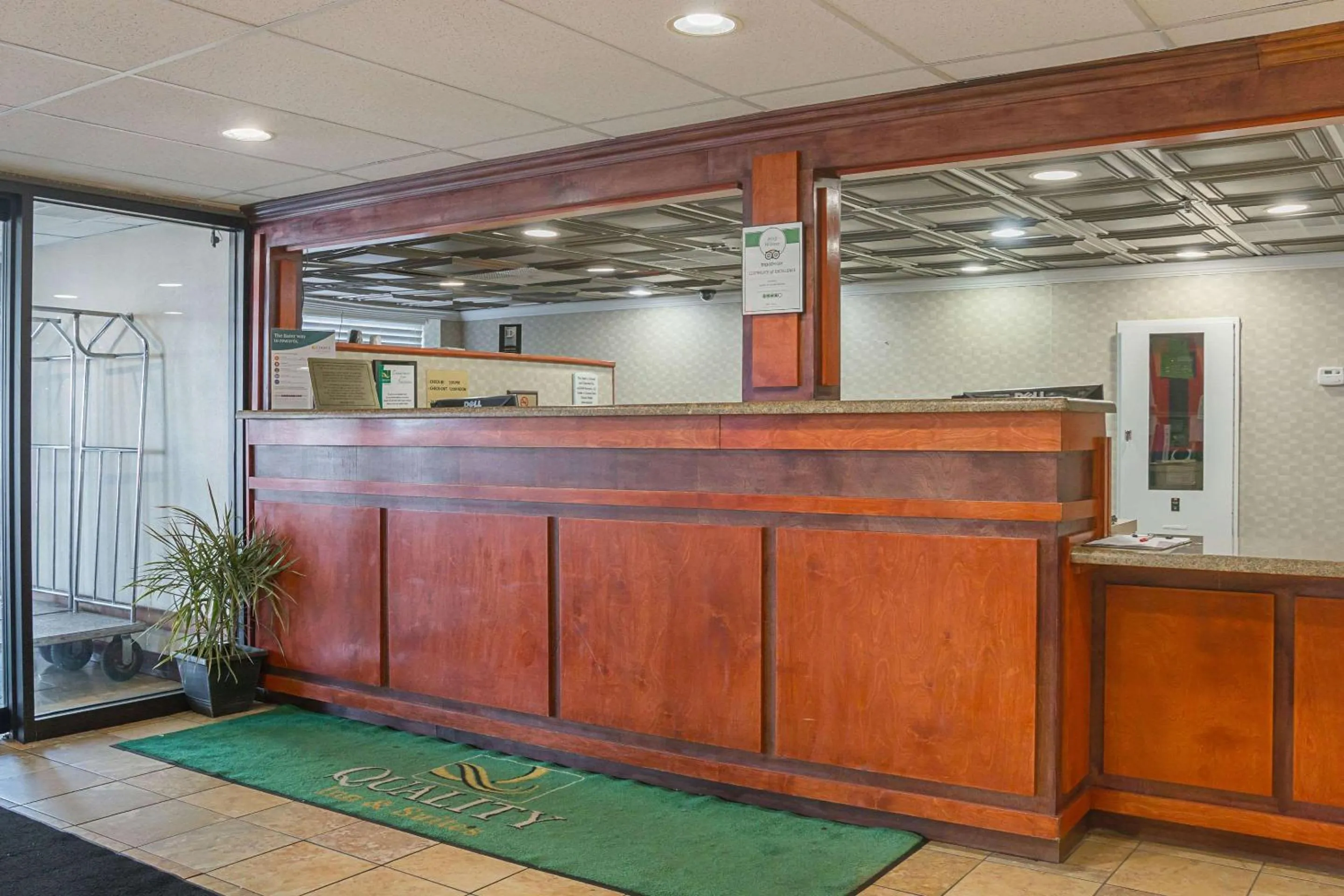 Lobby or reception in Quality Inn & Suites Detroit Metro Airport