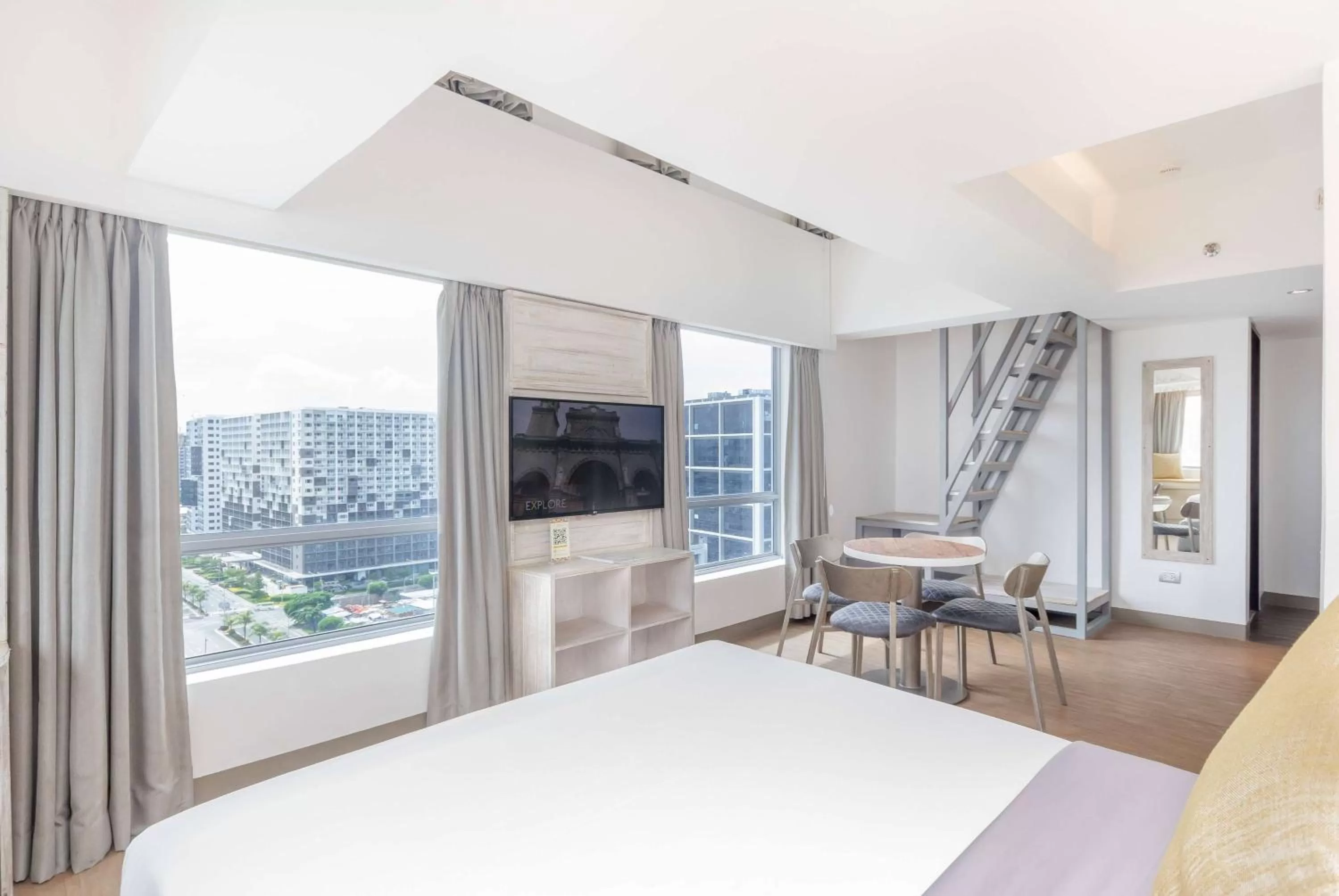 Photo of the whole room, Bed in TRYP by Wyndham Mall of Asia Manila