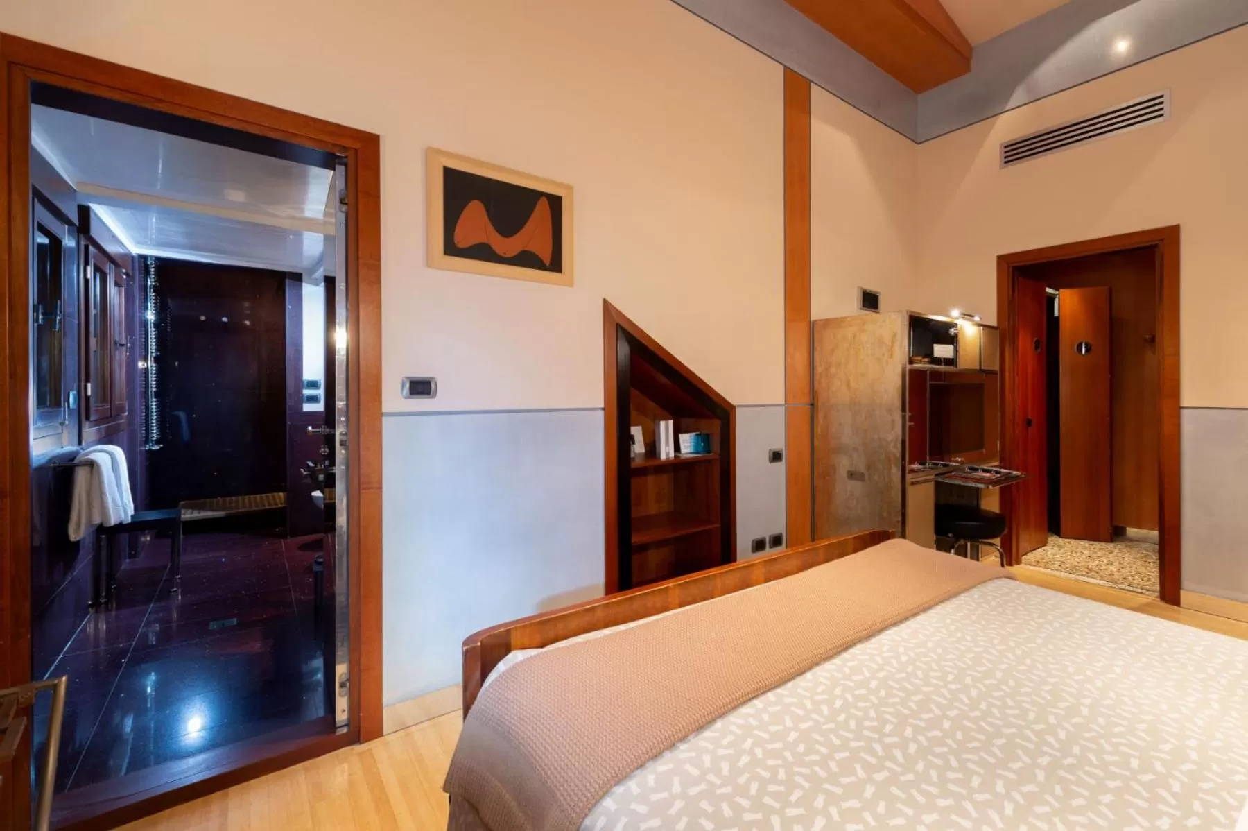 Photo of the whole room, Bed in Ca' Pisani Hotel