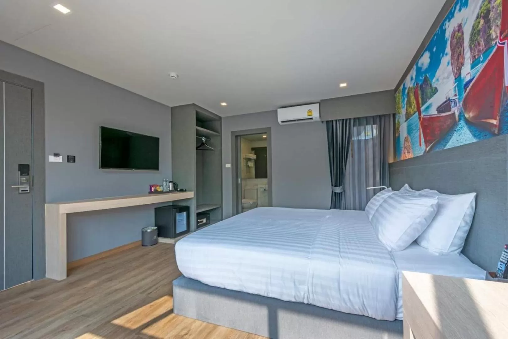 Bedroom, Bed in Hyde Park Hotel Bangkok