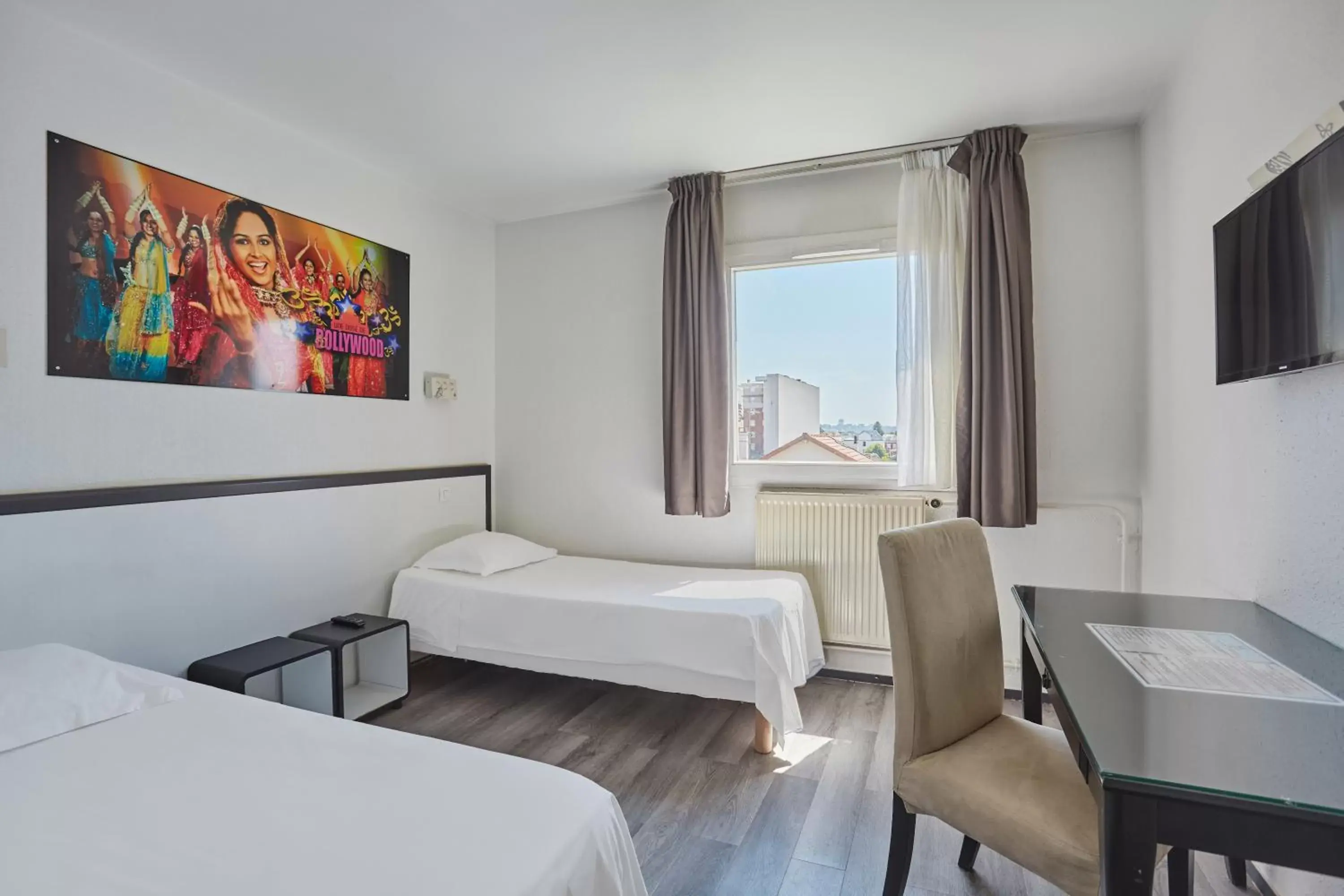 Twin Room in Hôtel Cinépole - Proche Paris Twin Room in Hôtel Cinépole - Proche Paris