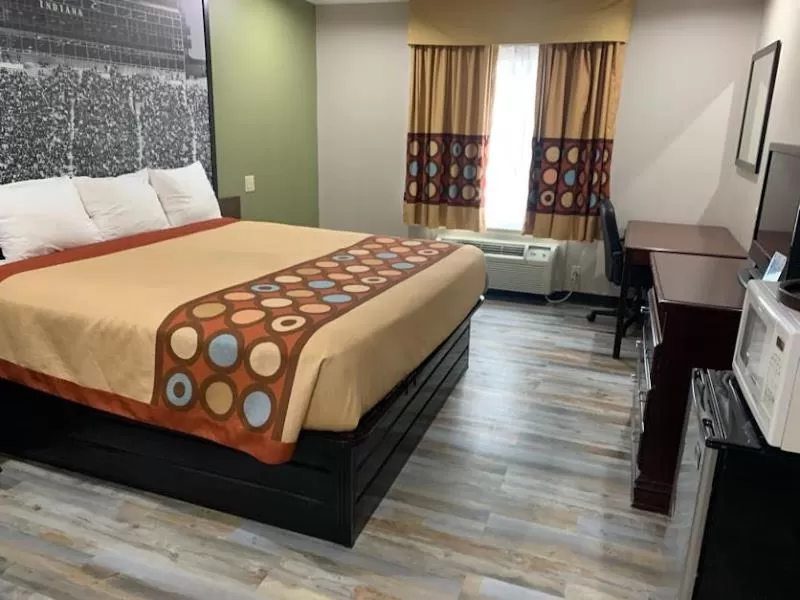 Bed in Super 8 by Wyndham Frankfort IN