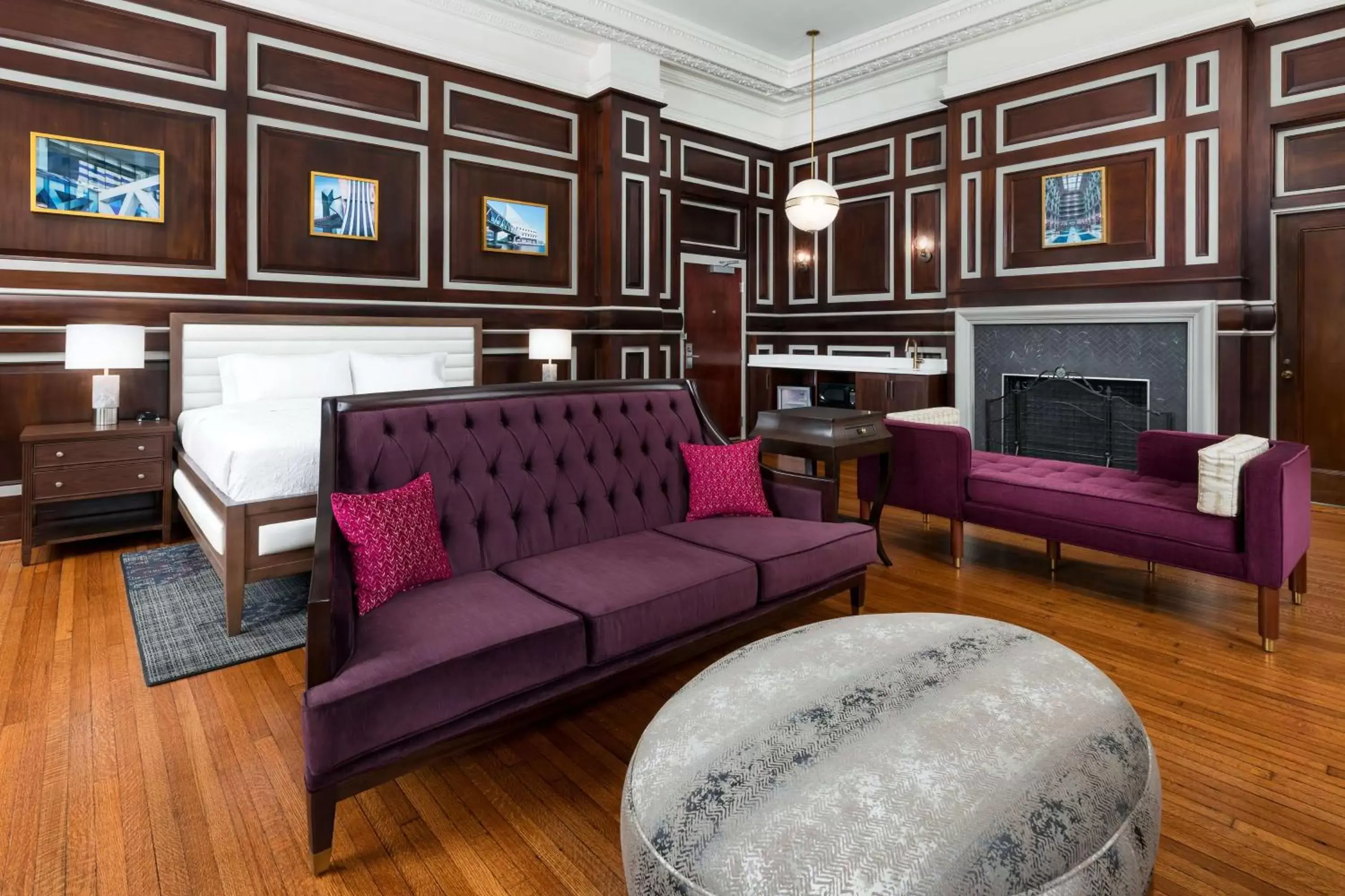 Living room, Seating Area in Hampton Inn & Suites Baltimore Inner Harbor
