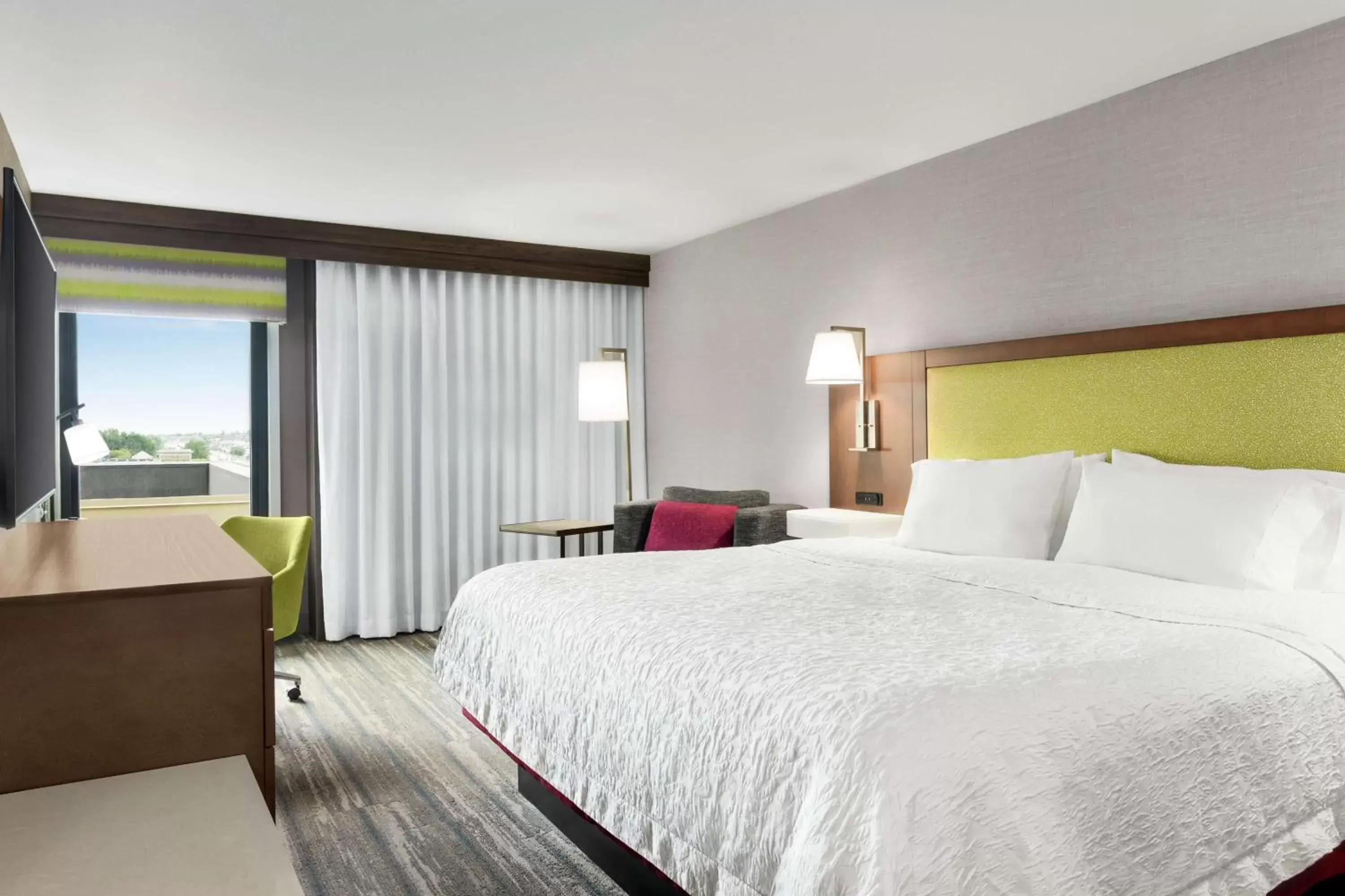 Bedroom, Bed in Hampton Inn Milwaukee Brookfield