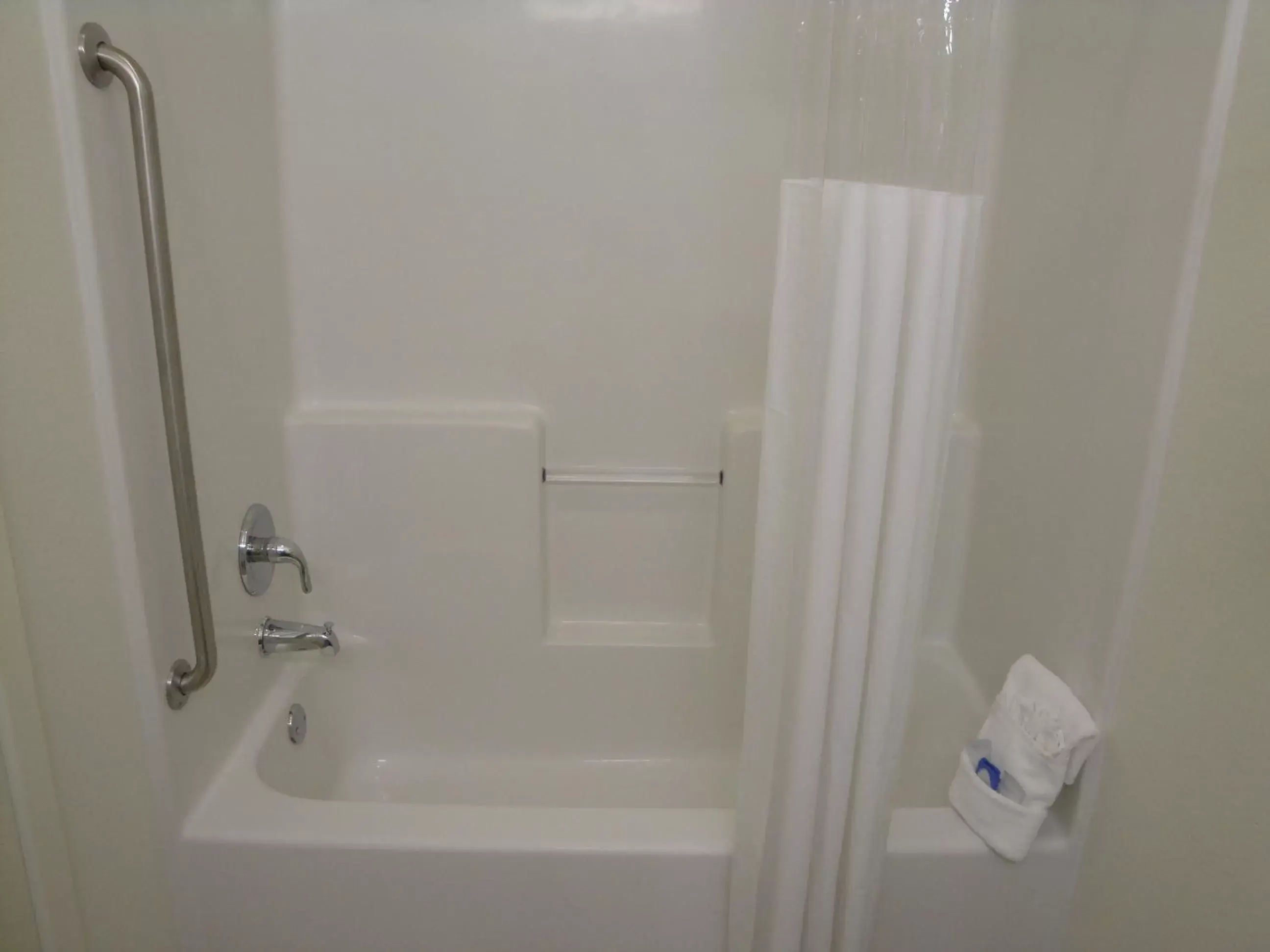 Shower, Bathroom in Sands Inn & Suites