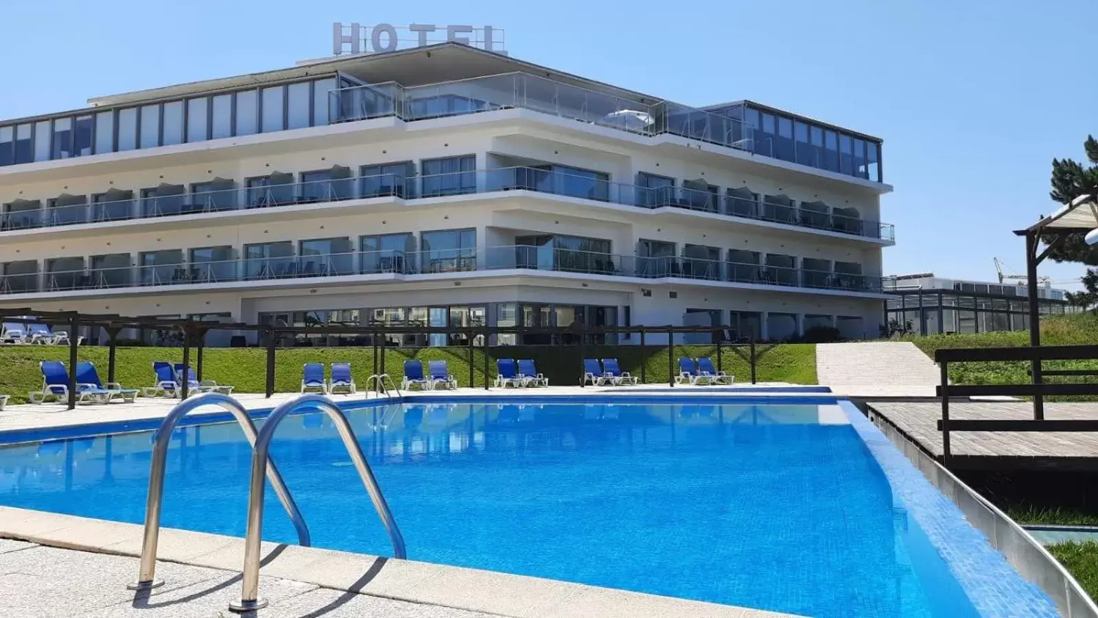 Swimming pool, Property Building in Hotel Miramar Sul