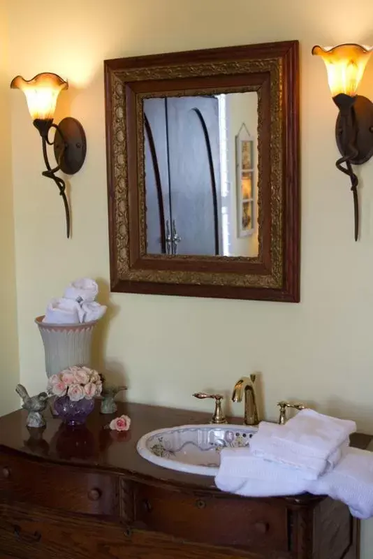 Bathroom in Blue Heron Inn