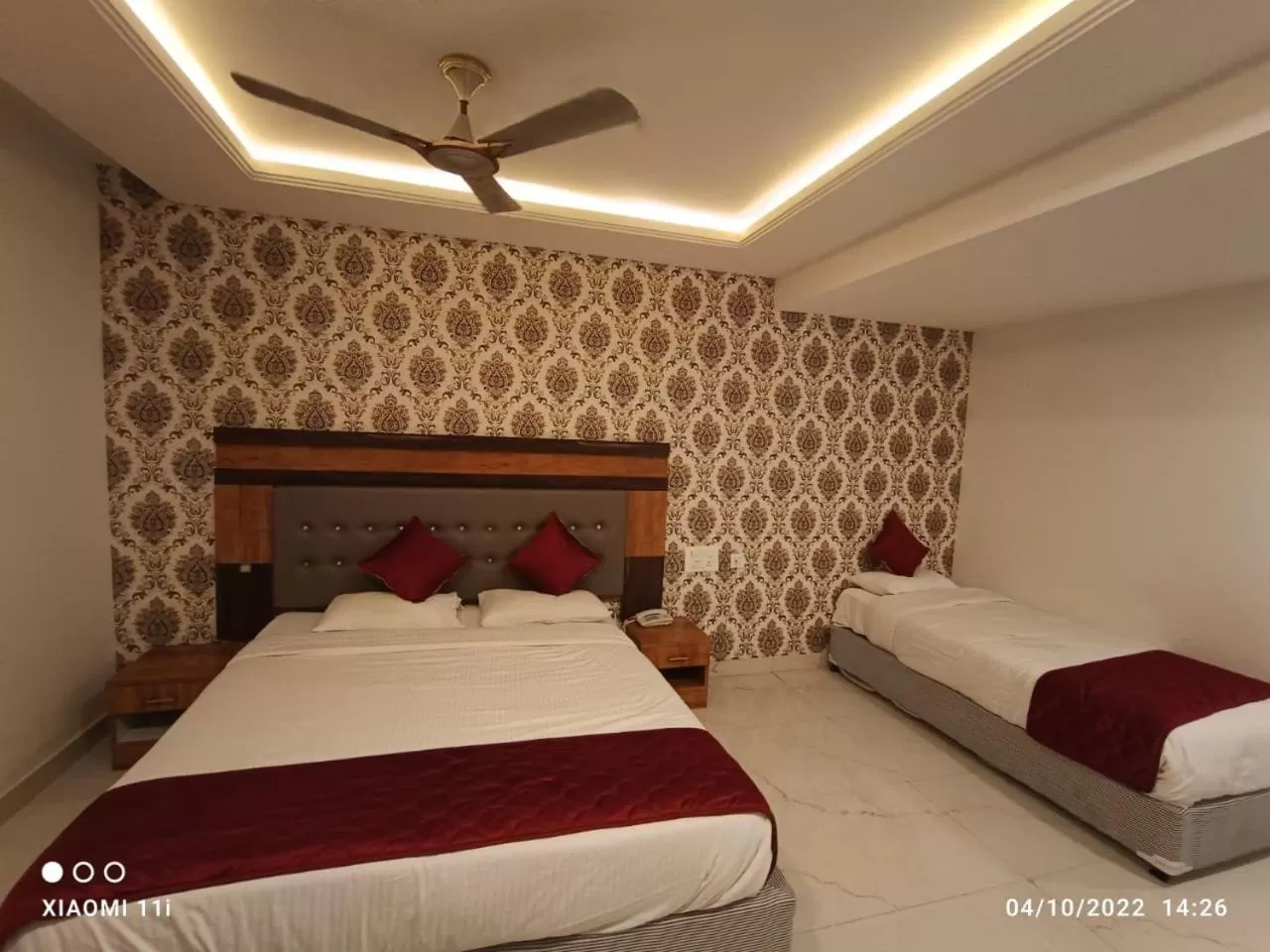 Bed in Hotel Woodside Prestige