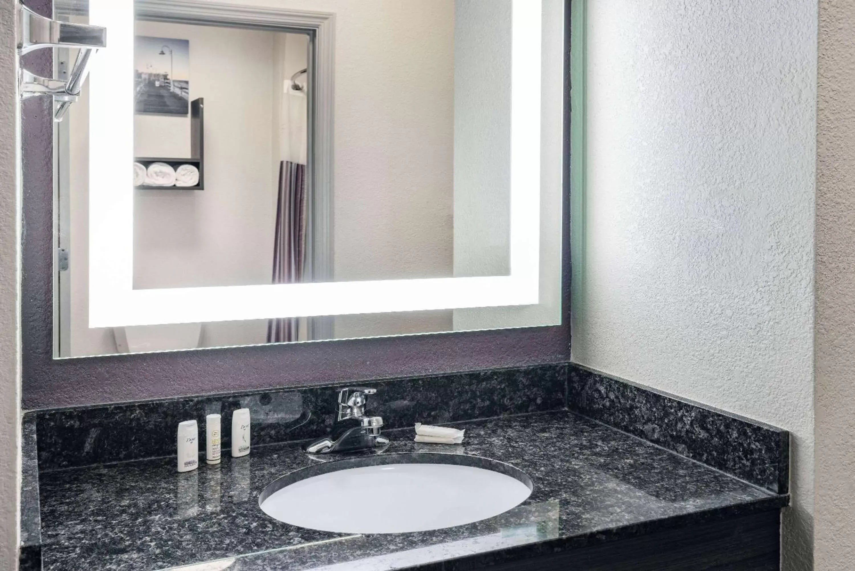 TV and multimedia, Bathroom in La Quinta by Wyndham Norfolk Airport