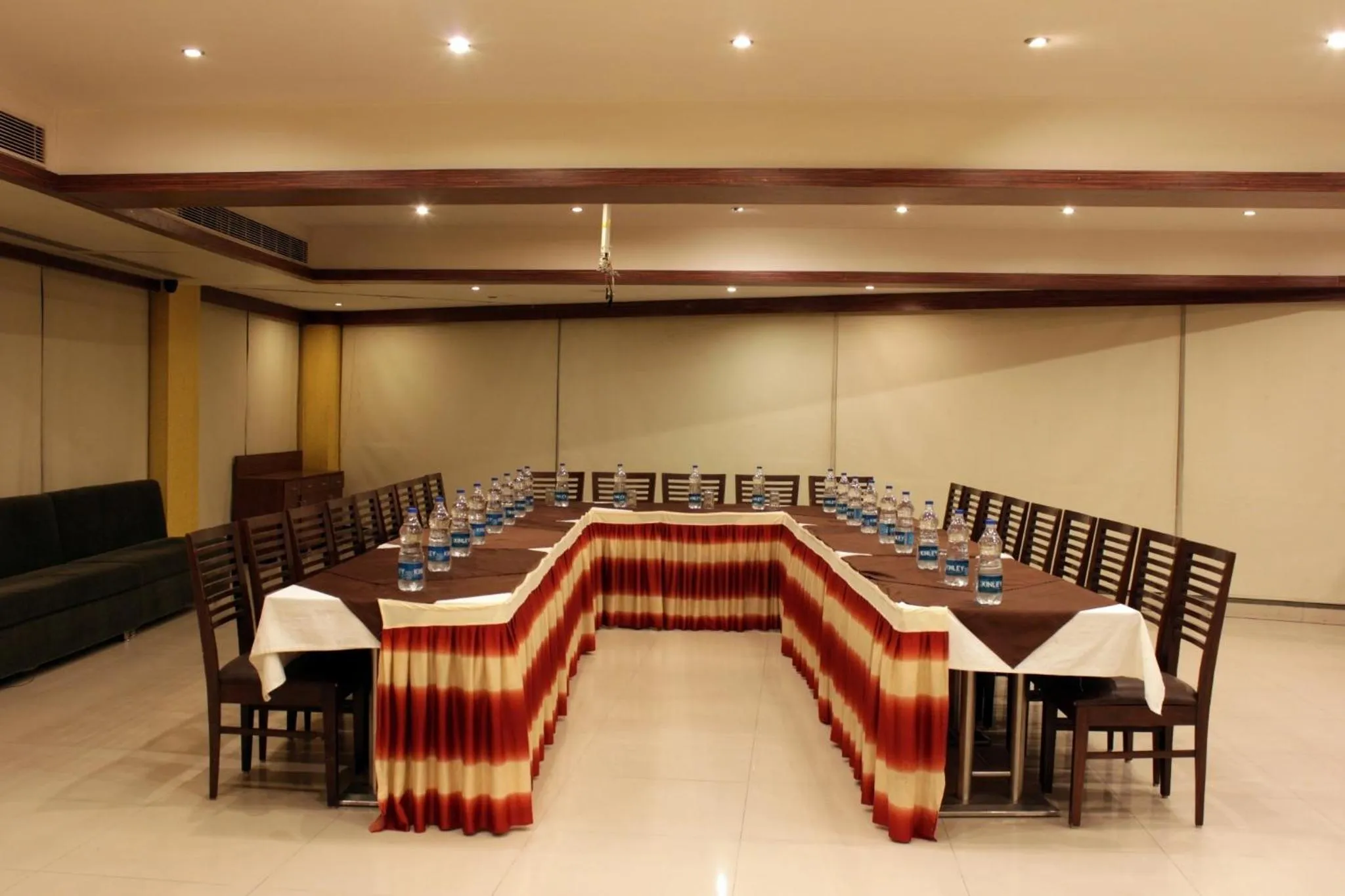 Business facilities in Hotel Ashray Inn