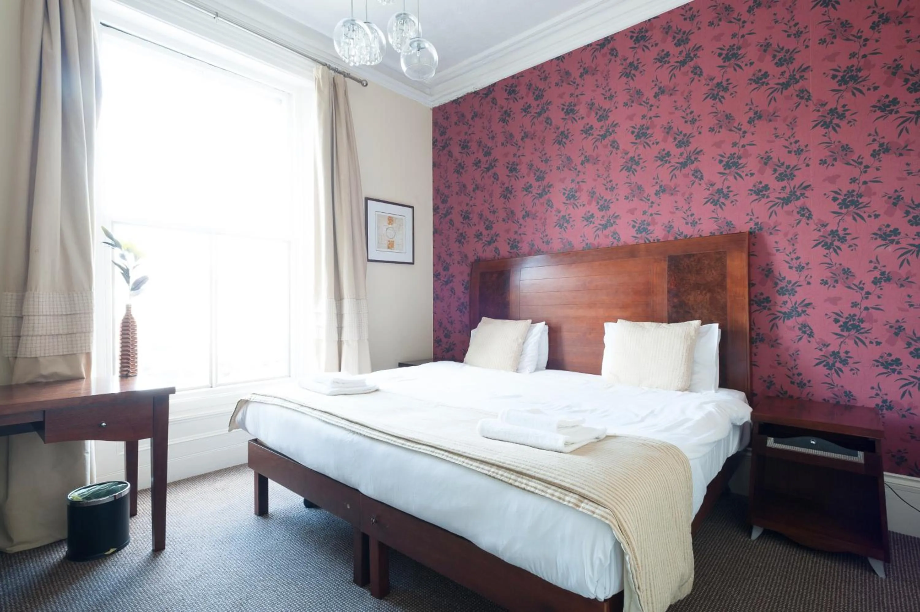 Bedroom, Bed in Town House Rooms