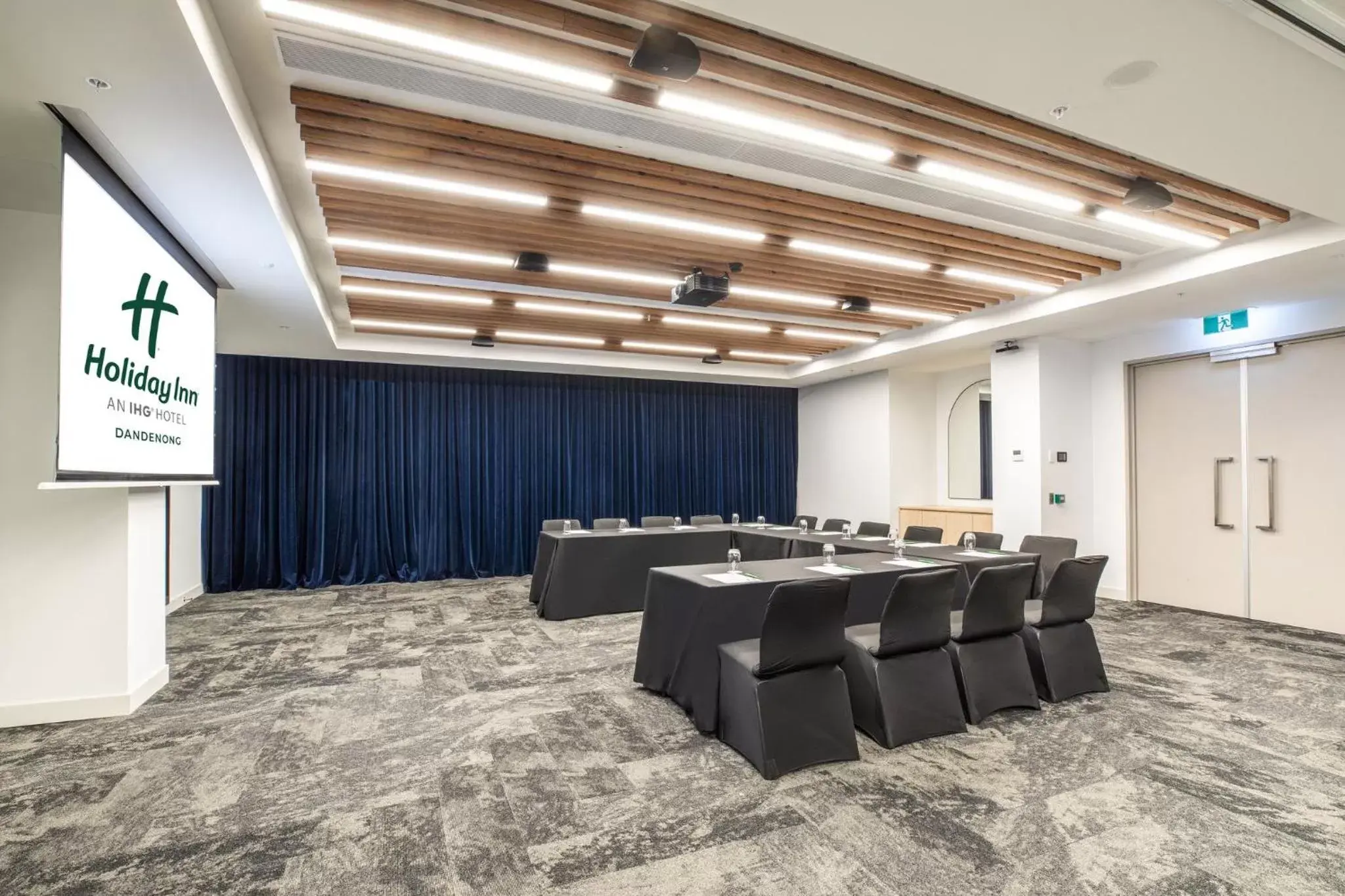 Meeting/conference room in Holiday Inn Dandenong, an IHG Hotel