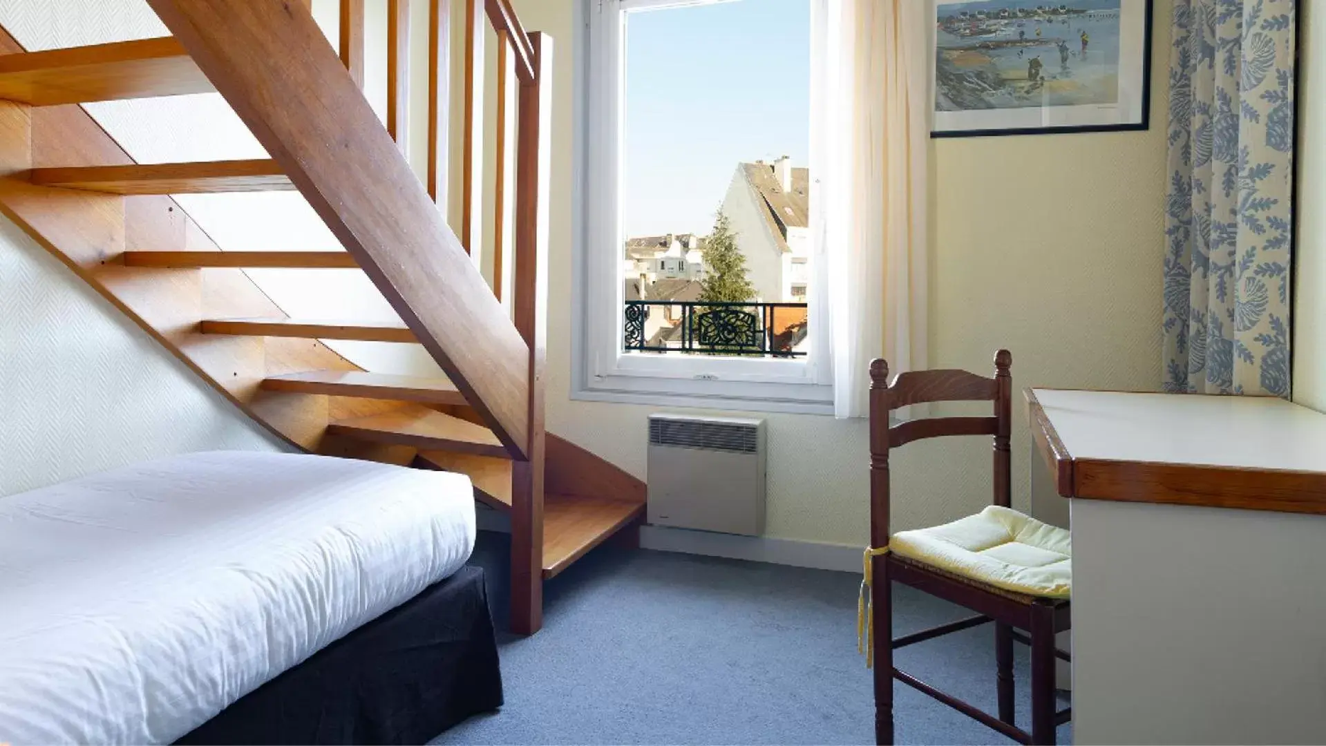 Bunk Bed in Grand Hôtel Bénodet Les Bains de Mer Riviera Bretonne