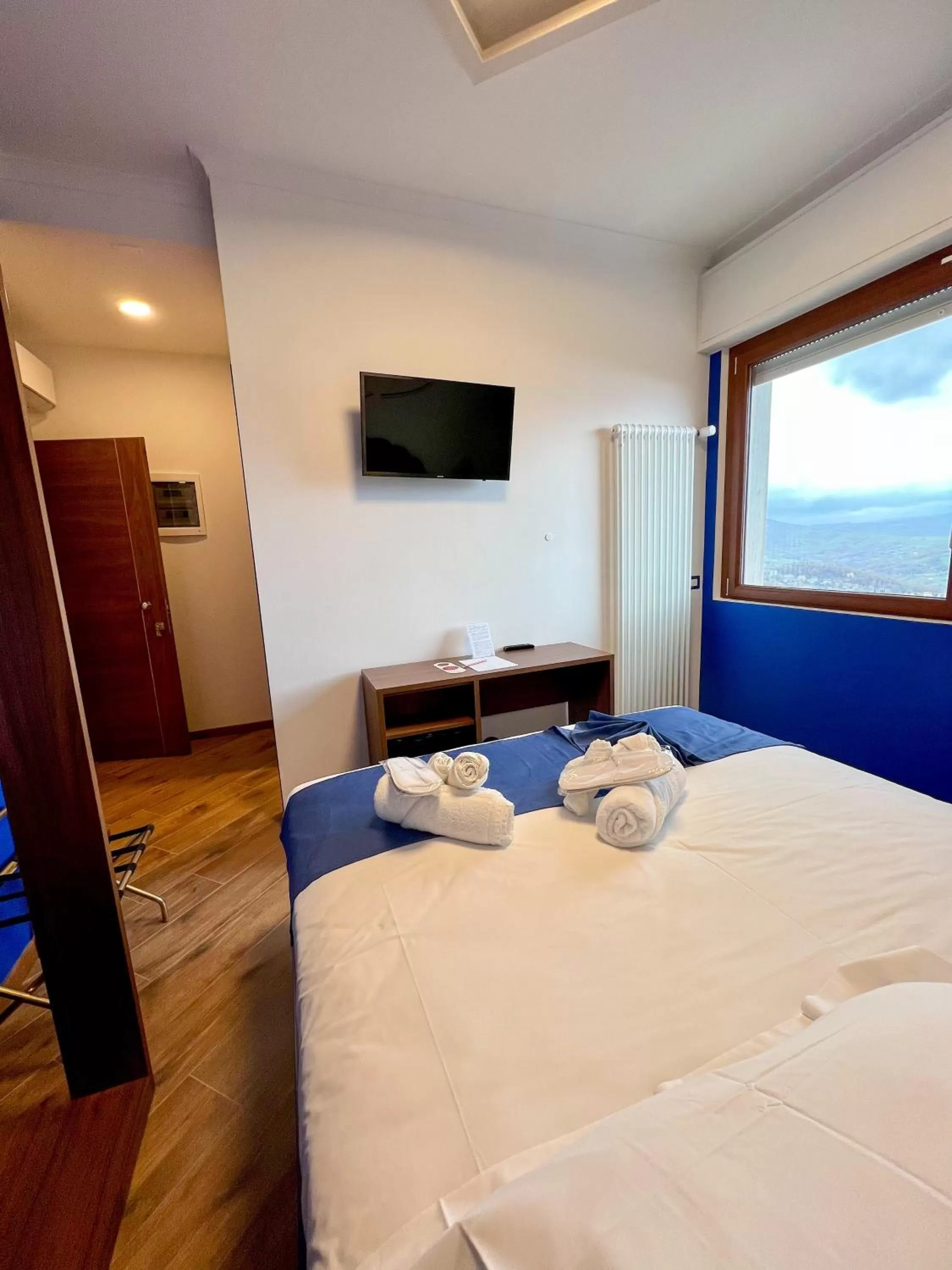 Bedroom, Bed in Rainbow Hotel Depandance Joli