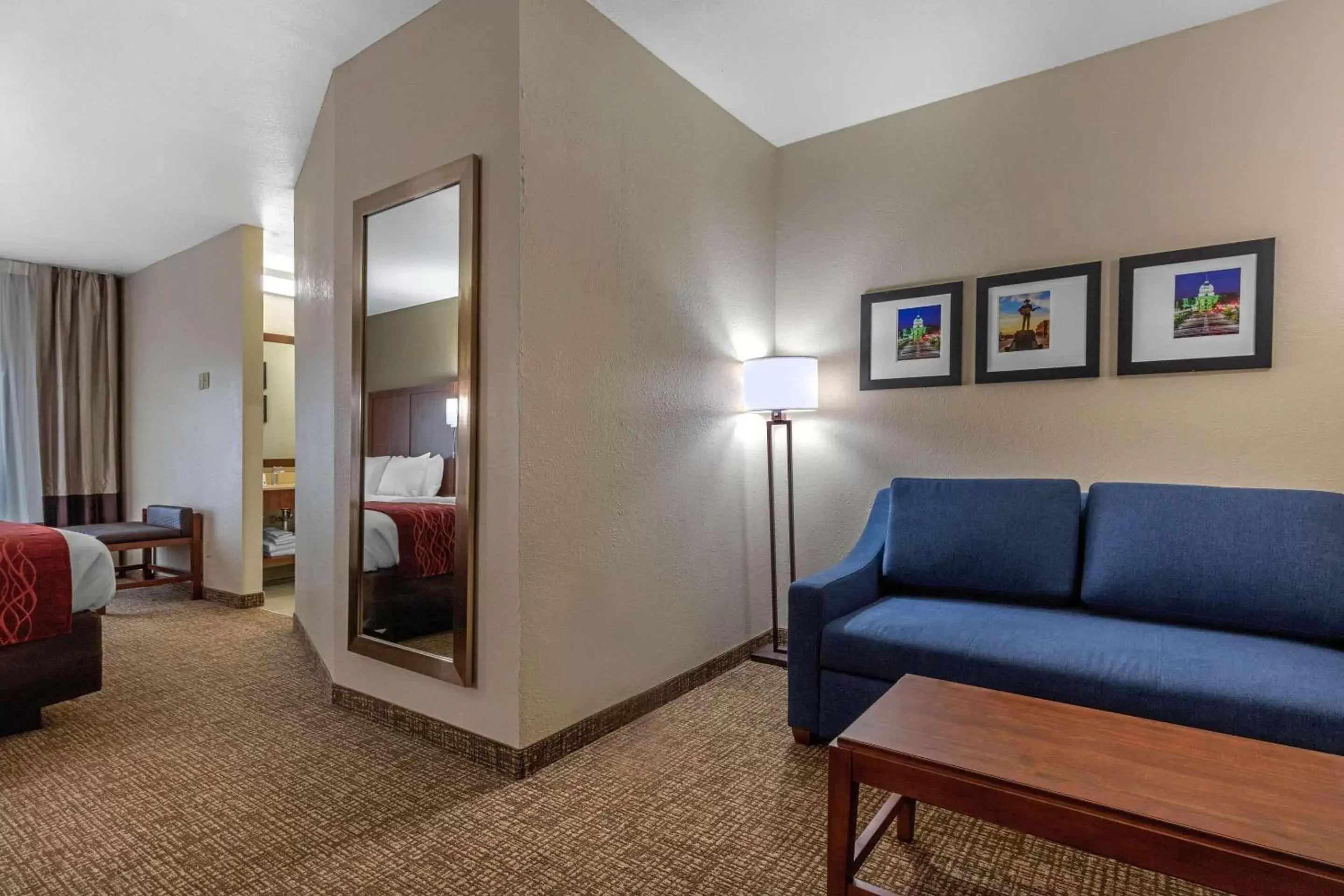 Photo of the whole room, Seating Area in Comfort Inn & Suites Montgomery East Carmichael Rd