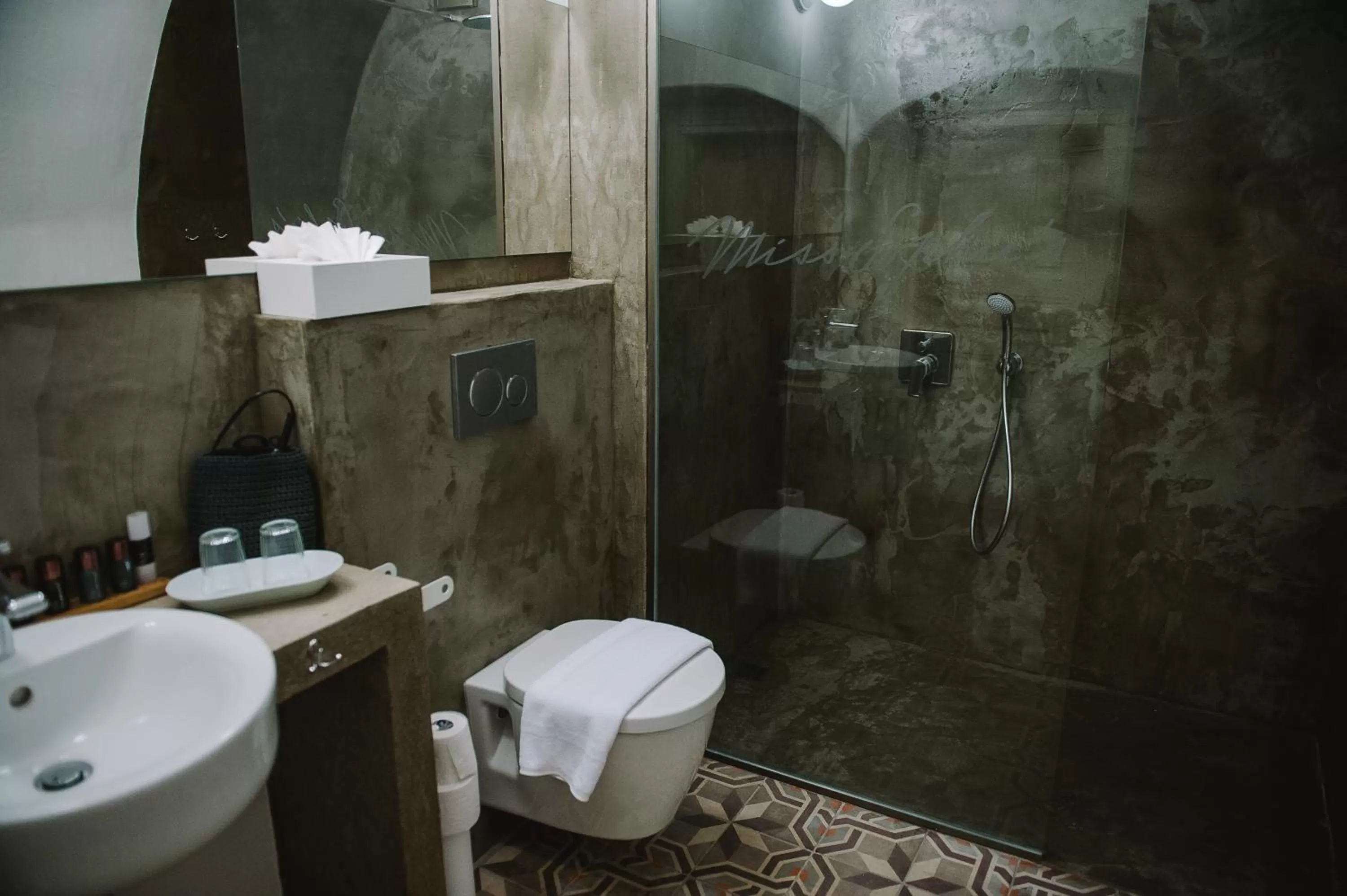 Shower in Miss Sophie's Olomouc - Boutique Hotel