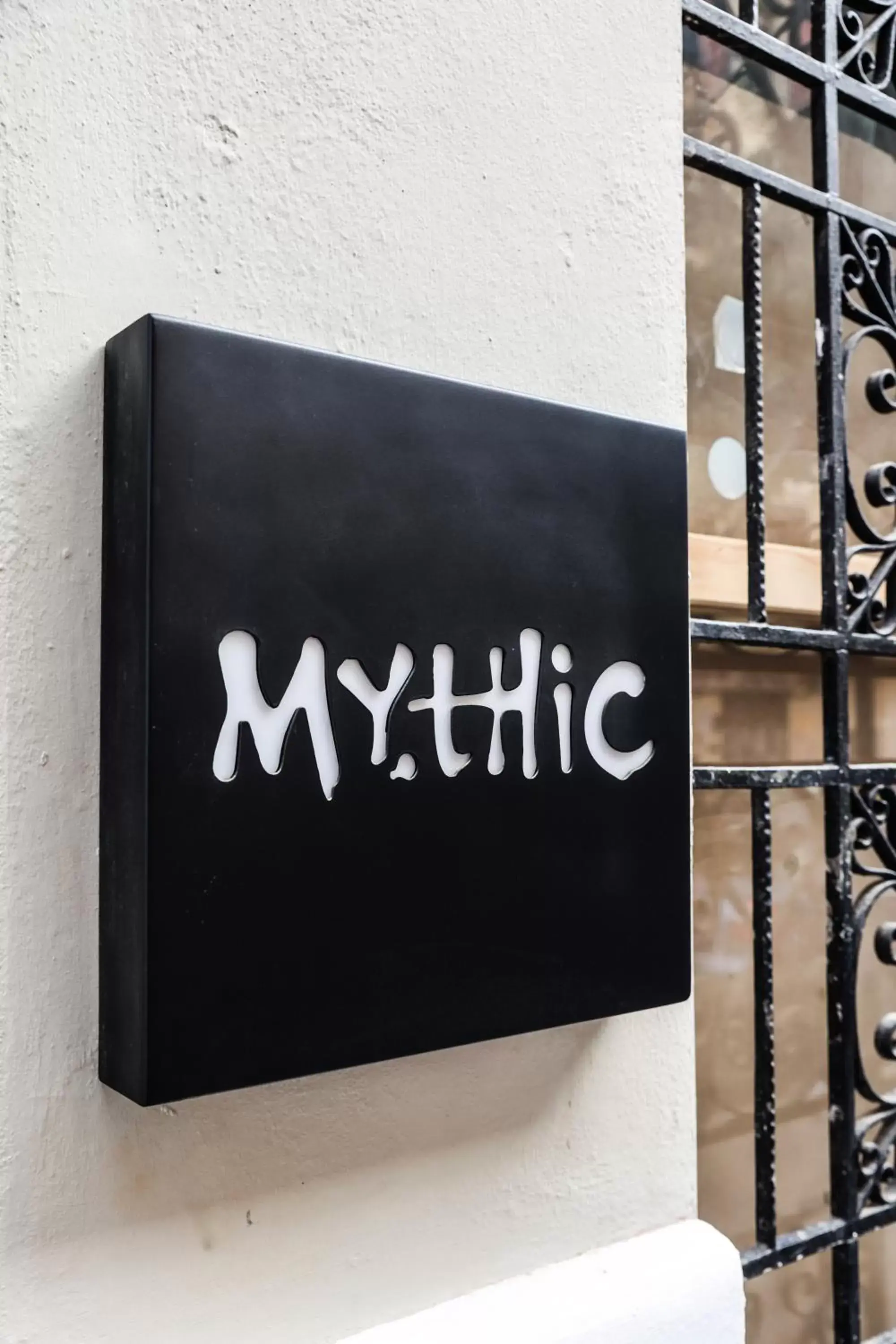 Property building in Mythic Valencia