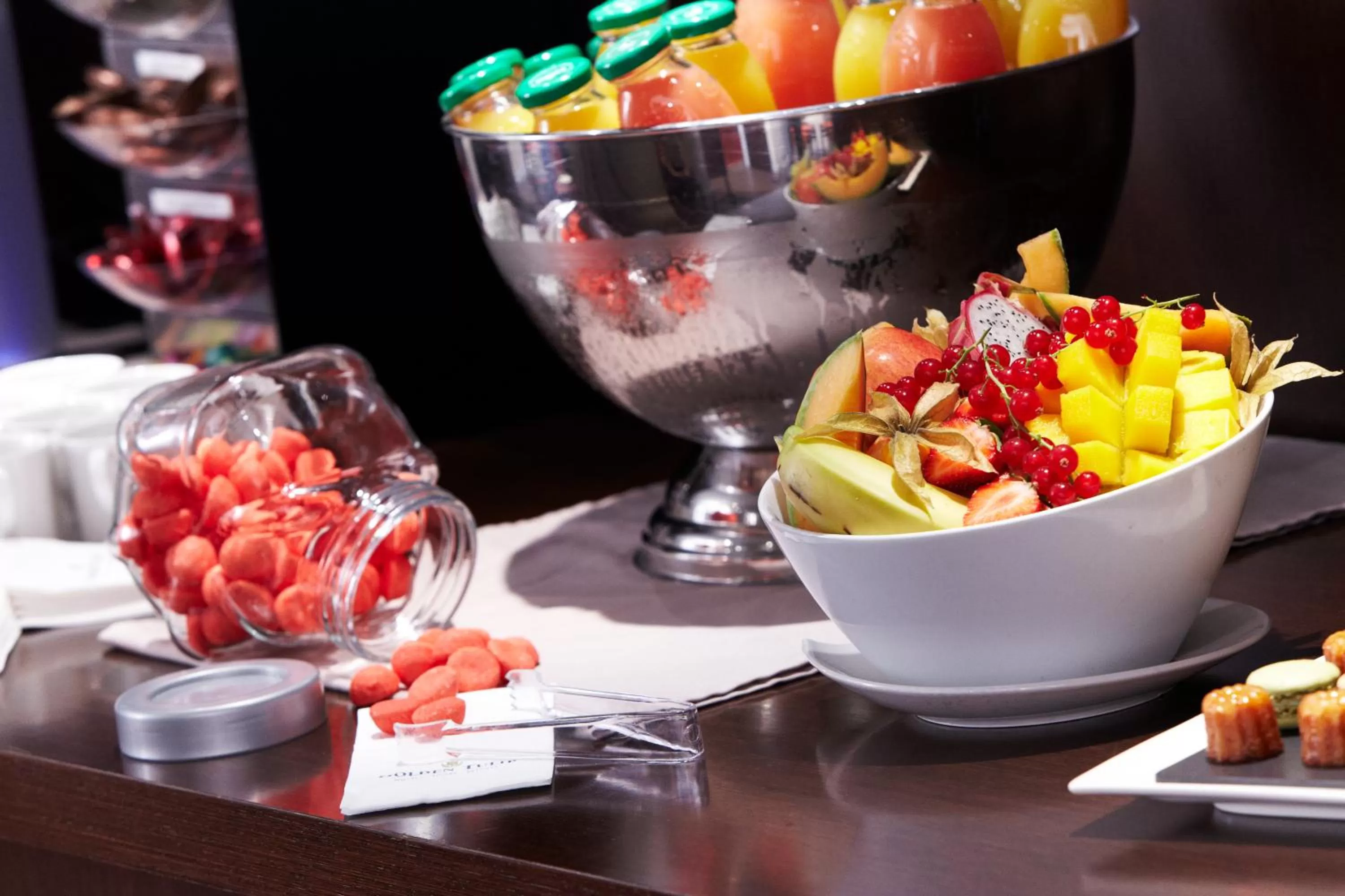 Food and drinks in Golden Tulip CDG Airport Roissy