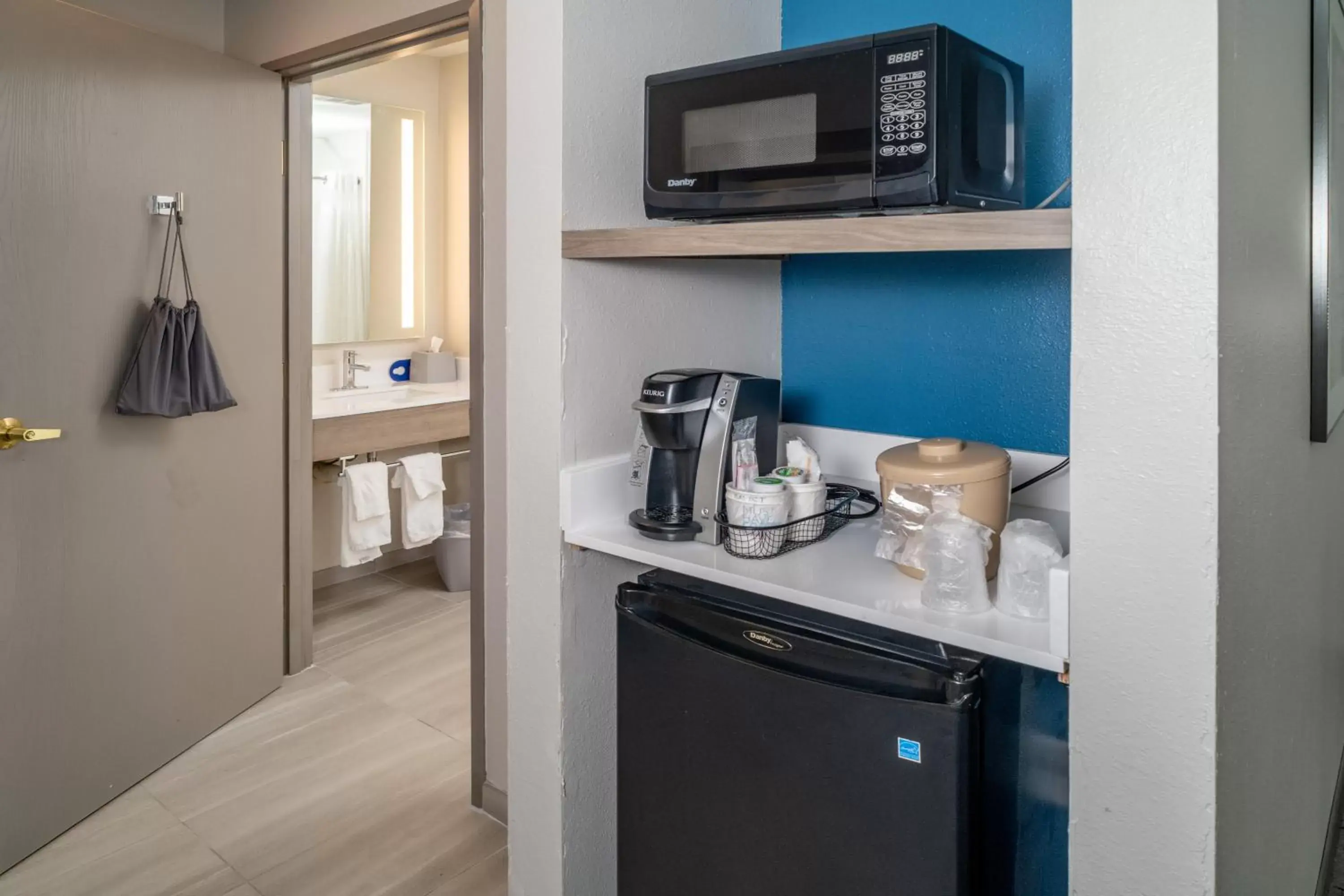 Other, Kitchen/Kitchenette in Holiday Inn Express - Charleston/Kanawha City, an IHG Hotel