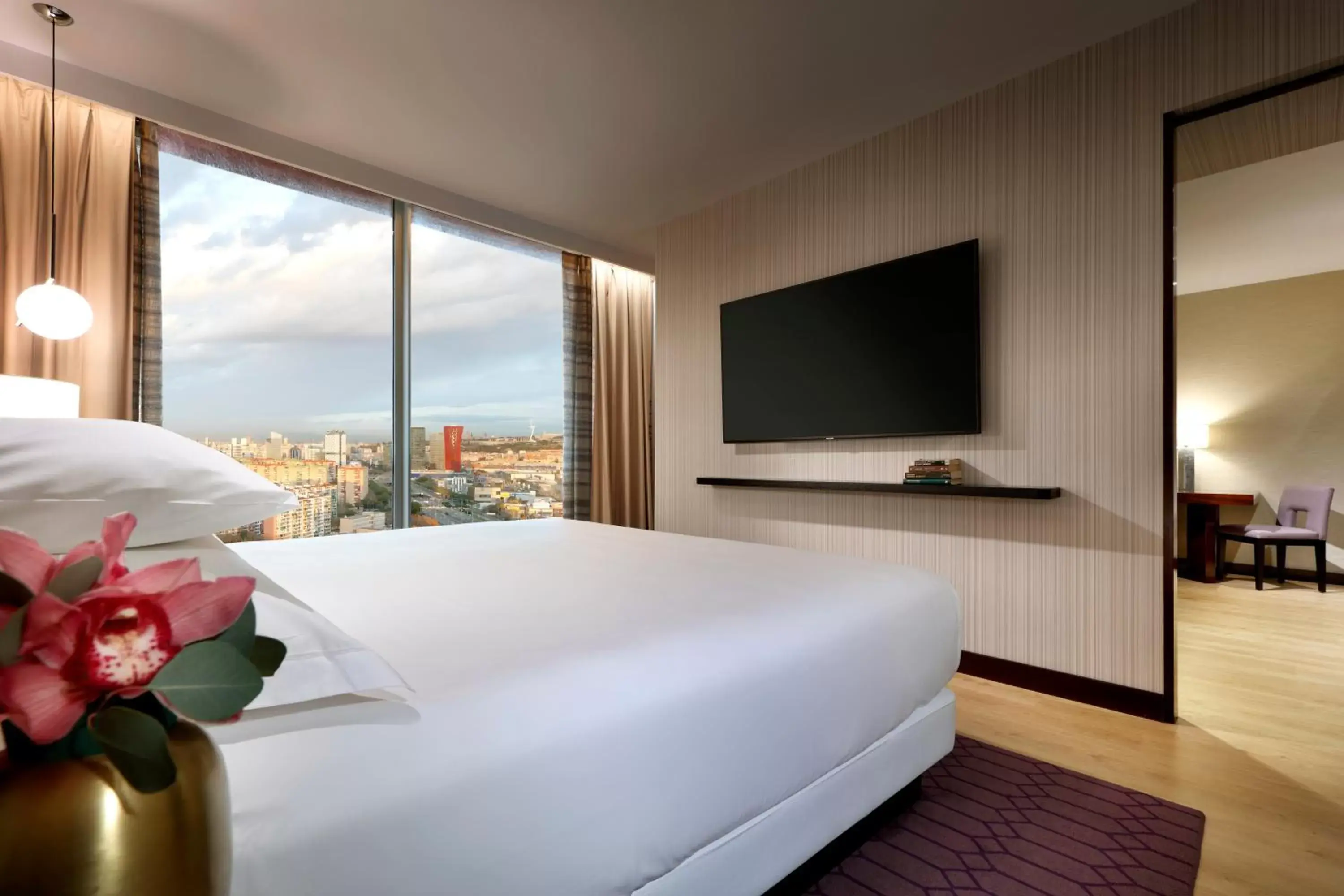 Bedroom, Mountain View in Hyatt Regency Barcelona Tower