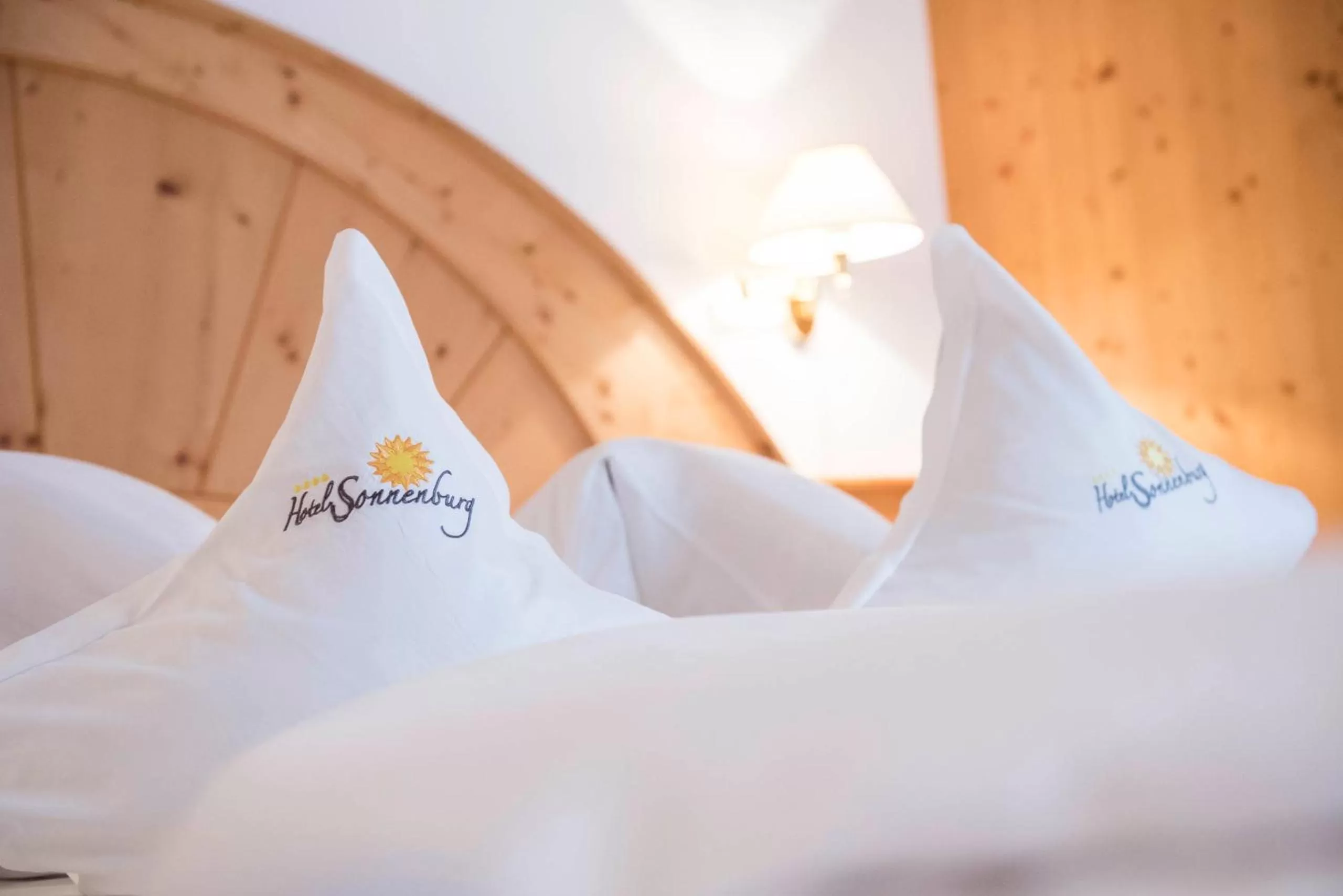 Balcony/Terrace, Bed in Hotel Sonnenburg