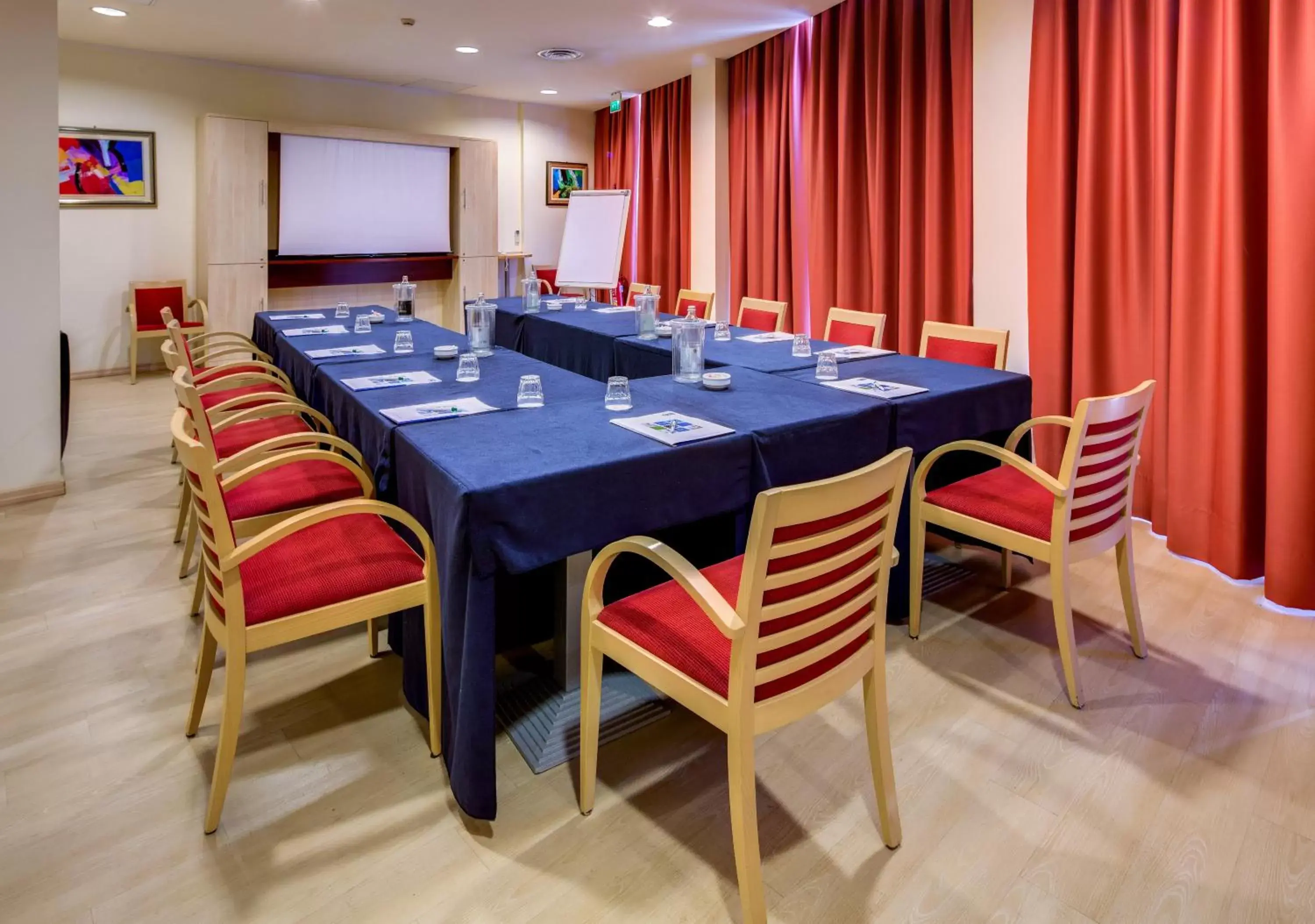 Meeting/conference room in Holiday Inn Express Parma, an IHG Hotel