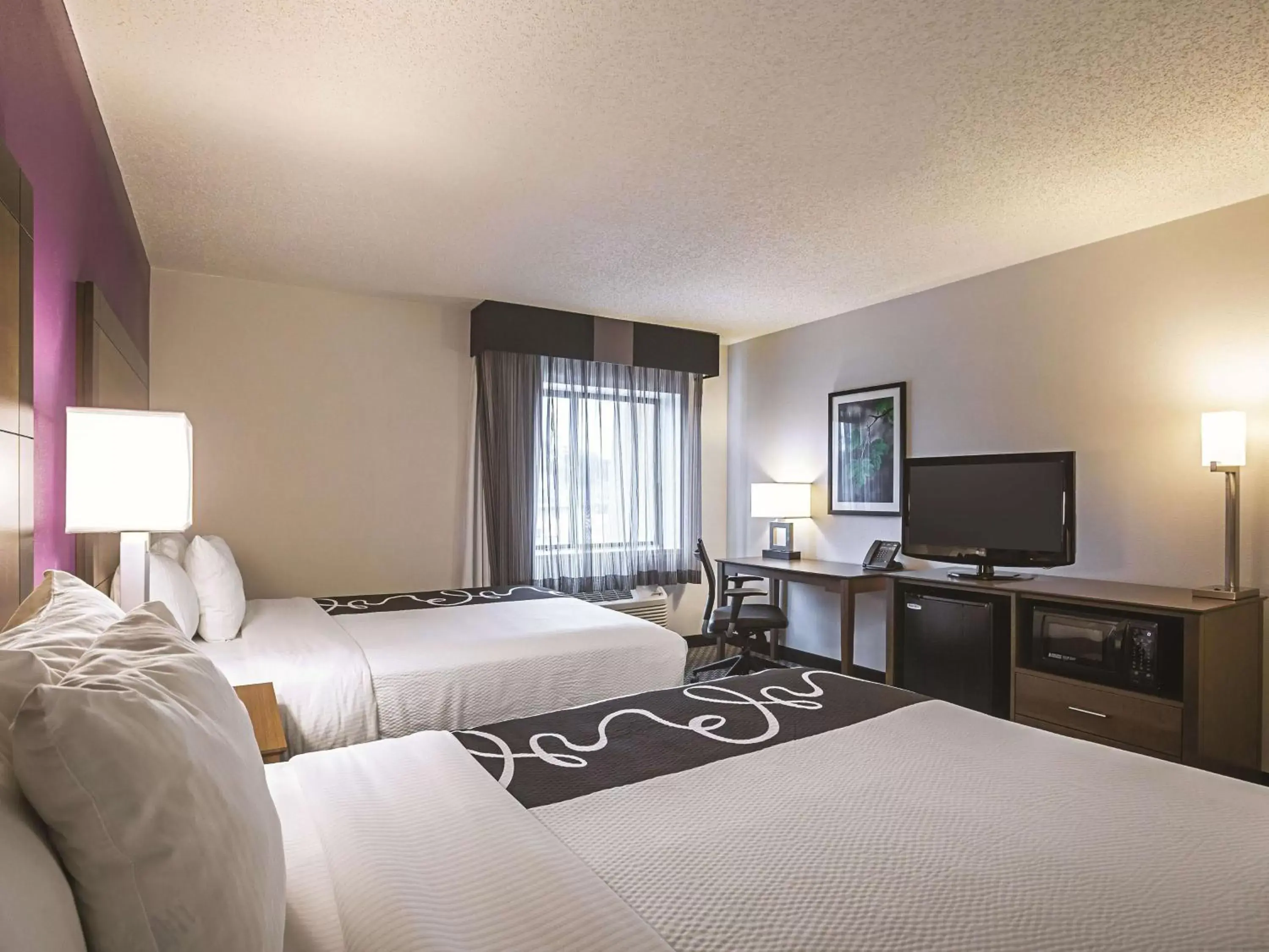 Photo of the whole room, Bed in La Quinta by Wyndham Atlanta Midtown - Buckhead