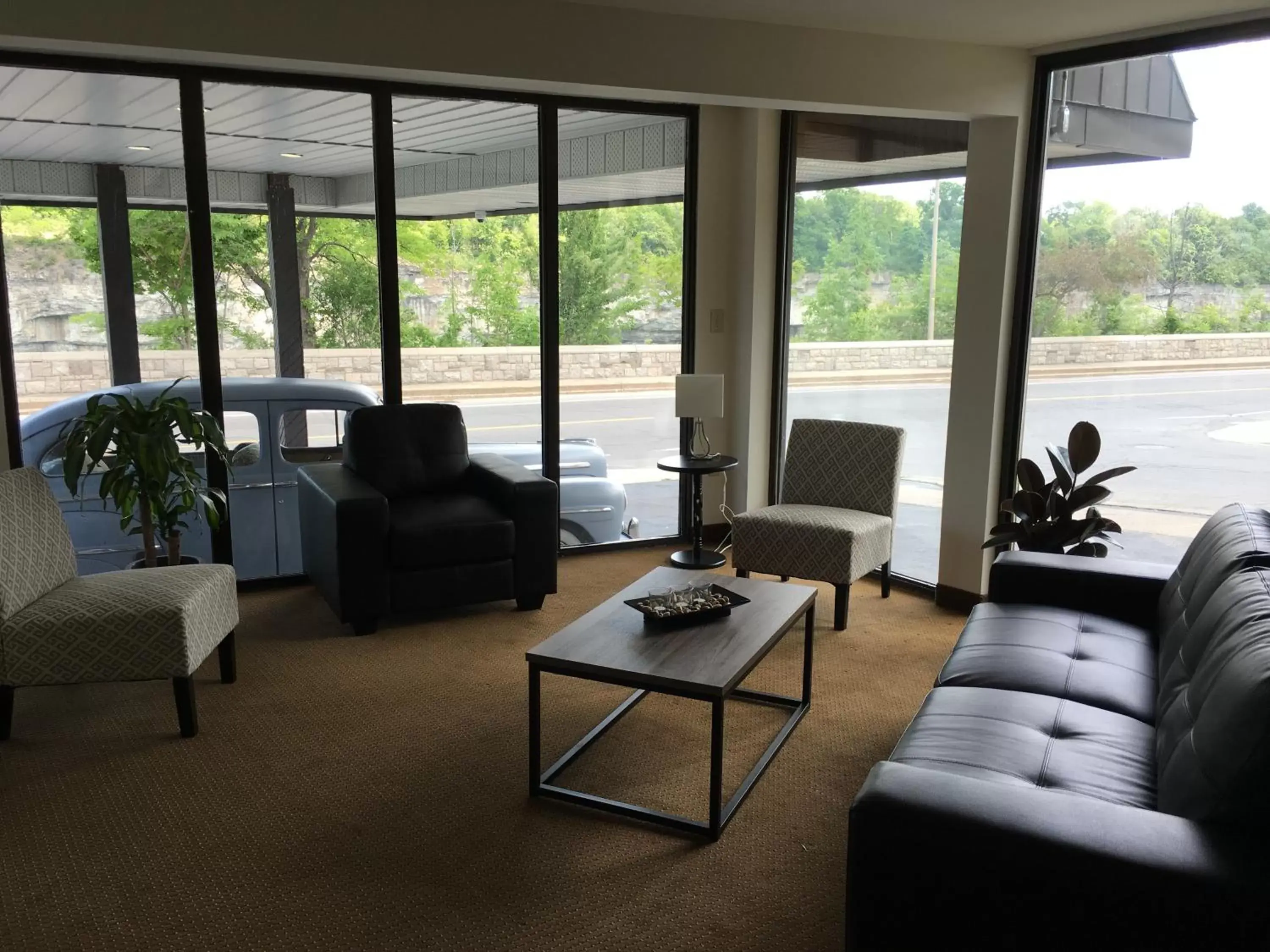 Lobby or reception, Seating Area in River Rapids Inn