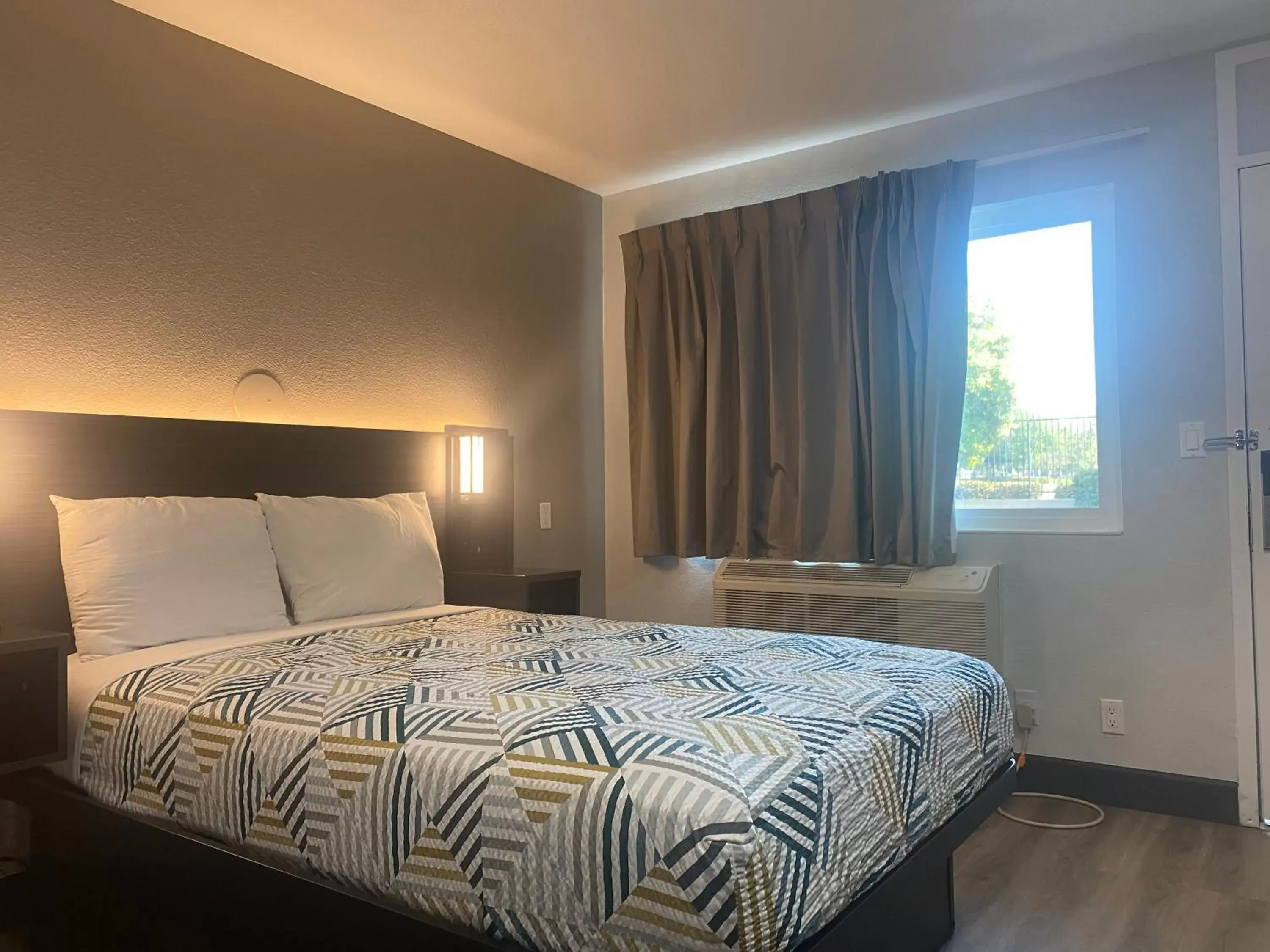 Bedroom, Bed in Motel 6-San Bernardino, CA - South