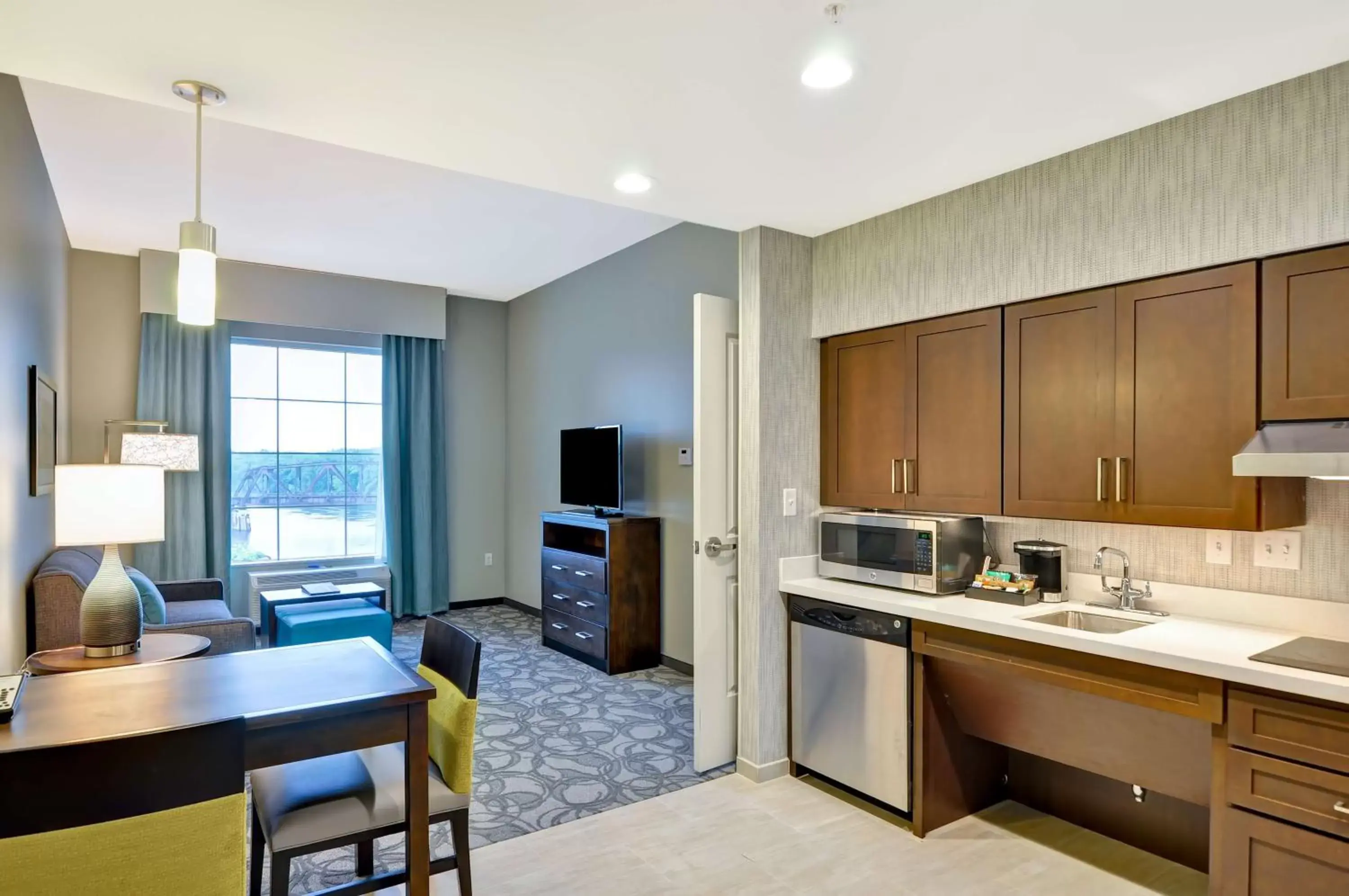 Bedroom, Kitchen/Kitchenette in Homewood Suites By Hilton Schenectady