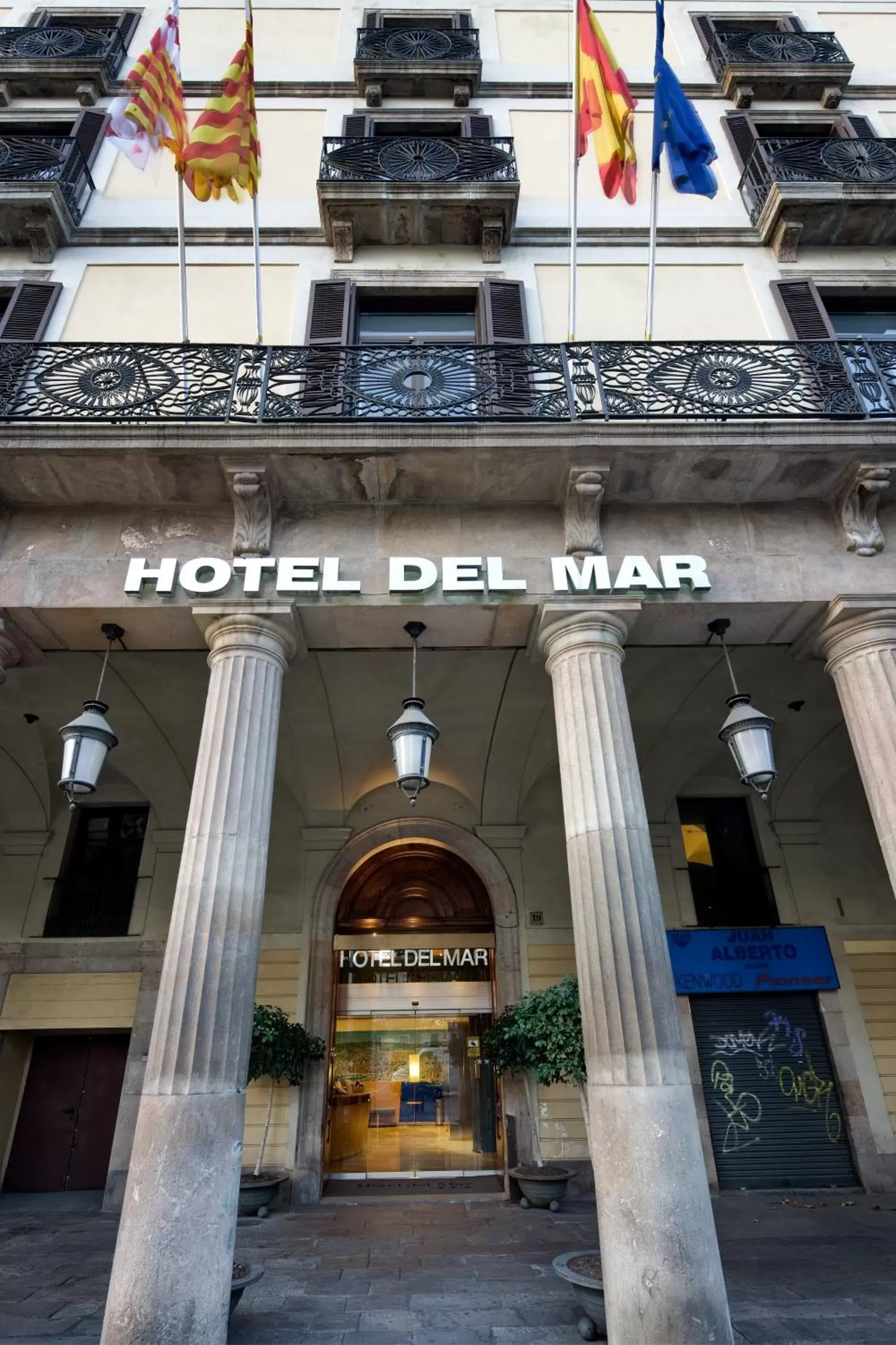 Facade/Entrance in Hotel del Mar
