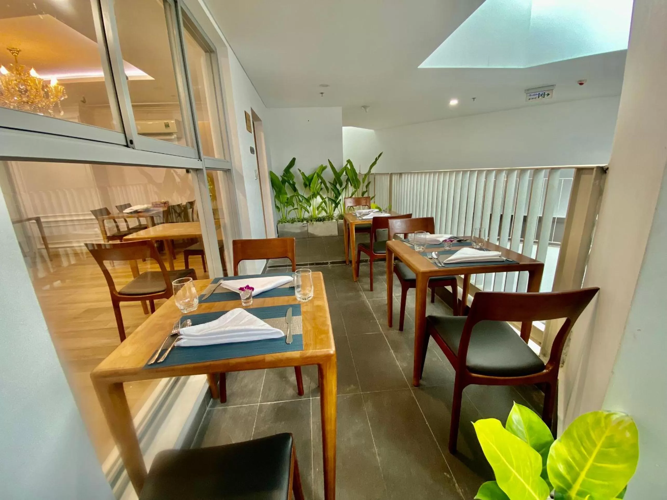 Restaurant/Places to Eat in Convinia Apartment