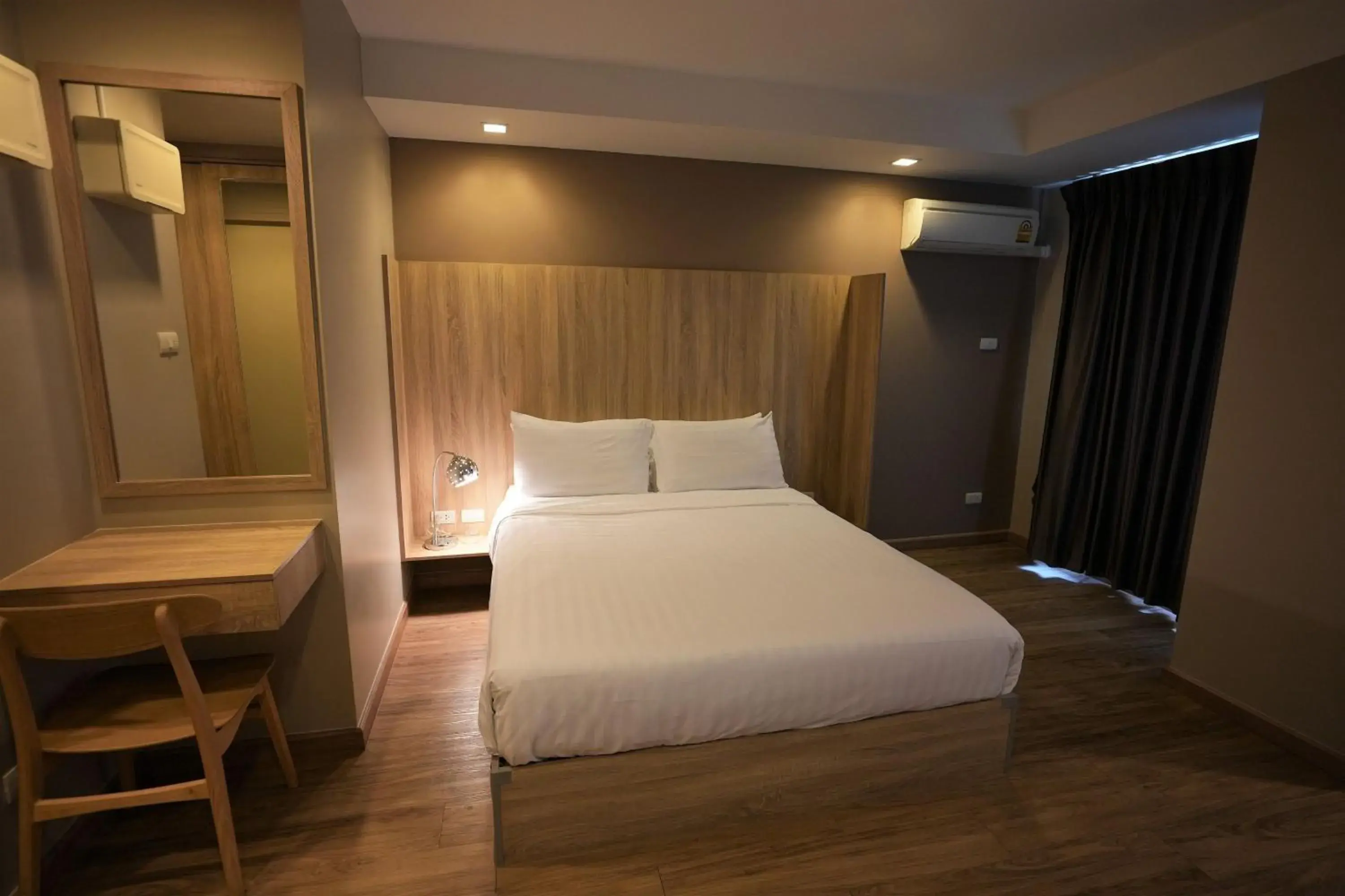 Two-Bedroom Suite in Baan Tanwa - MRT Ratchadapisek Two-Bedroom Suite in Baan Tanwa - MRT Ratchadapisek